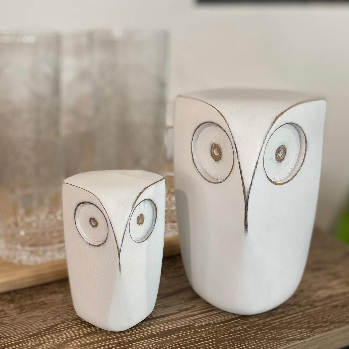 Huey House Wise Owl Decor Statue Sculptures – Set of 2 Small White Resin Figurines, 5¾ & 4 Inches High, Minimalist Decor for Home, Office, Bookshelf, or Desk