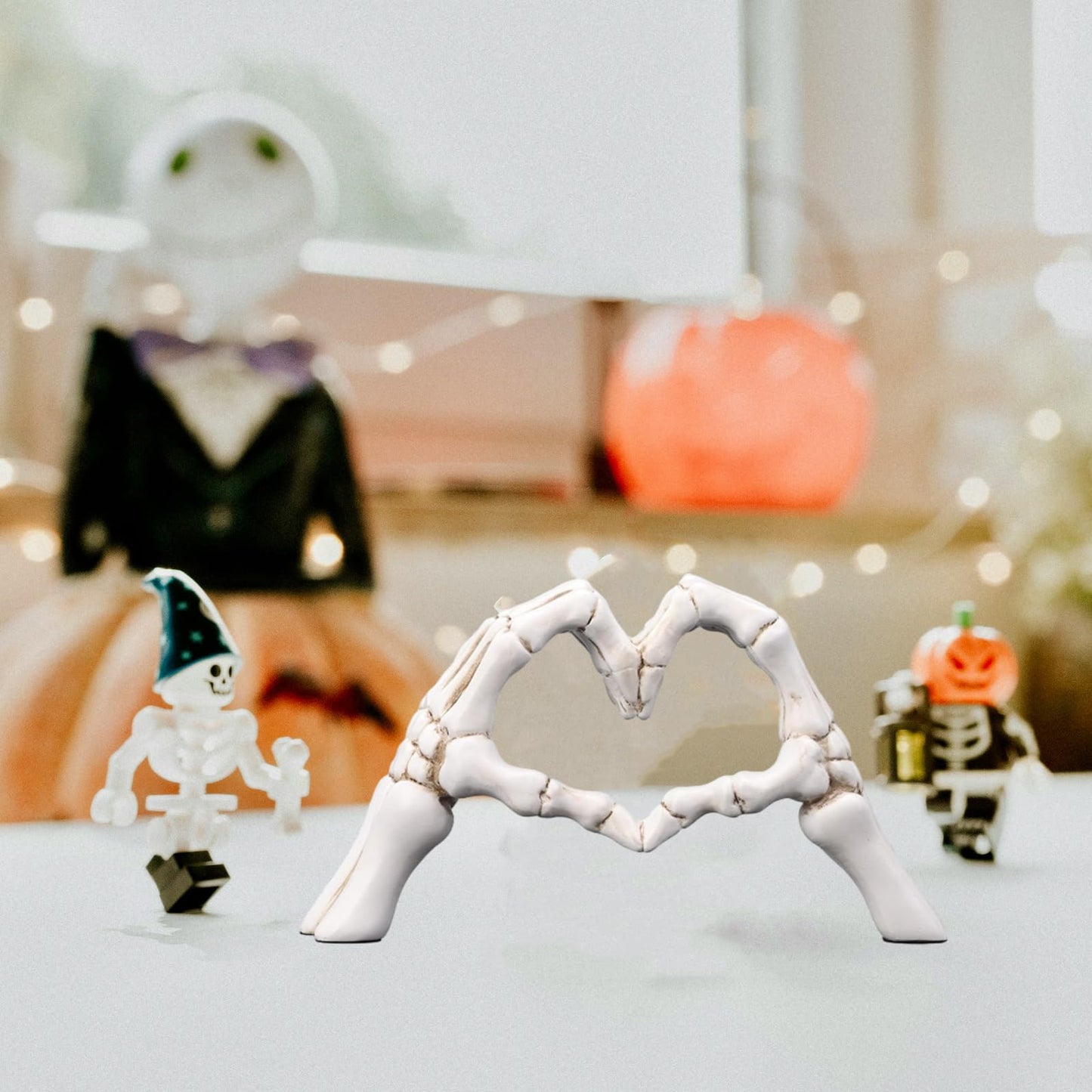 HEBYJO White Halloween Heart Hands Sculpture, Resin Abstract Skeleton Statue Love Ornaments, Heart Shape Finger Gesture Figurines for Shelf Home Desktop Decoration