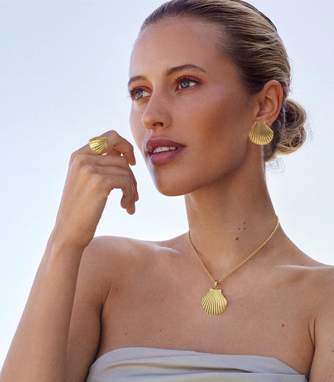 WOWORAMA Gold Shell Necklace for Women Dainty Seashell Pendant Necklaces Adjustable Chain Ocean Sea Shell Choker Necklaces Summer Beach Necklace Jewelry