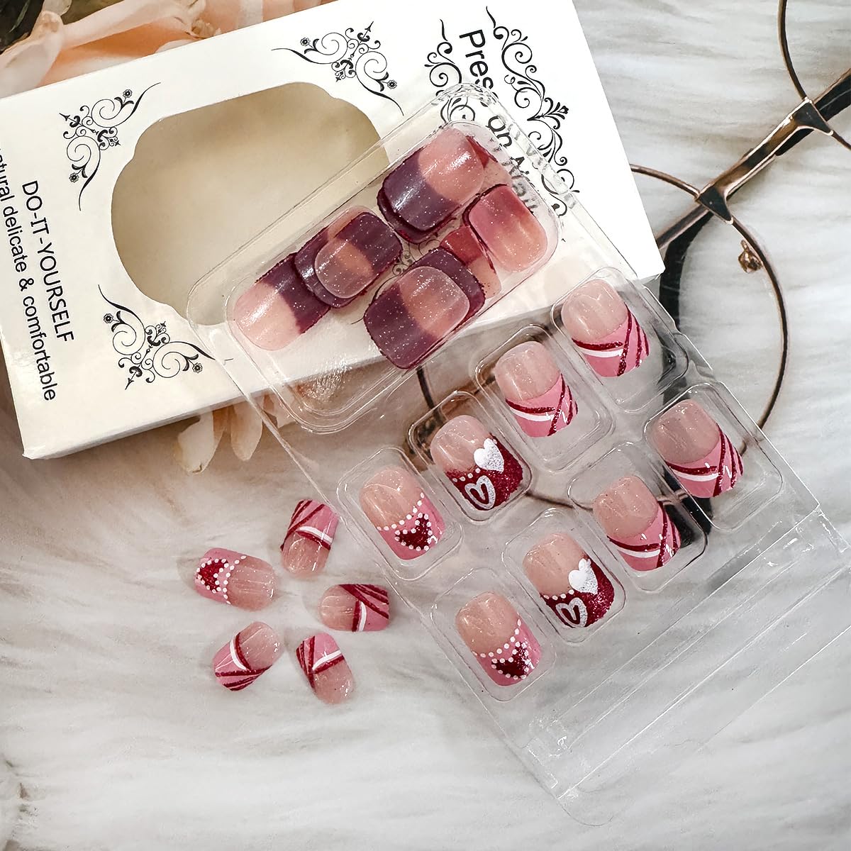 24Pcs Valentine's Day Press on Nails Short Square French Tip Fake Nails Pink Glitter False Nails Red Heart Artificial Nails Full Cover Glue on Nails Nude Stick on Nails Valentines Nails for Women DIY