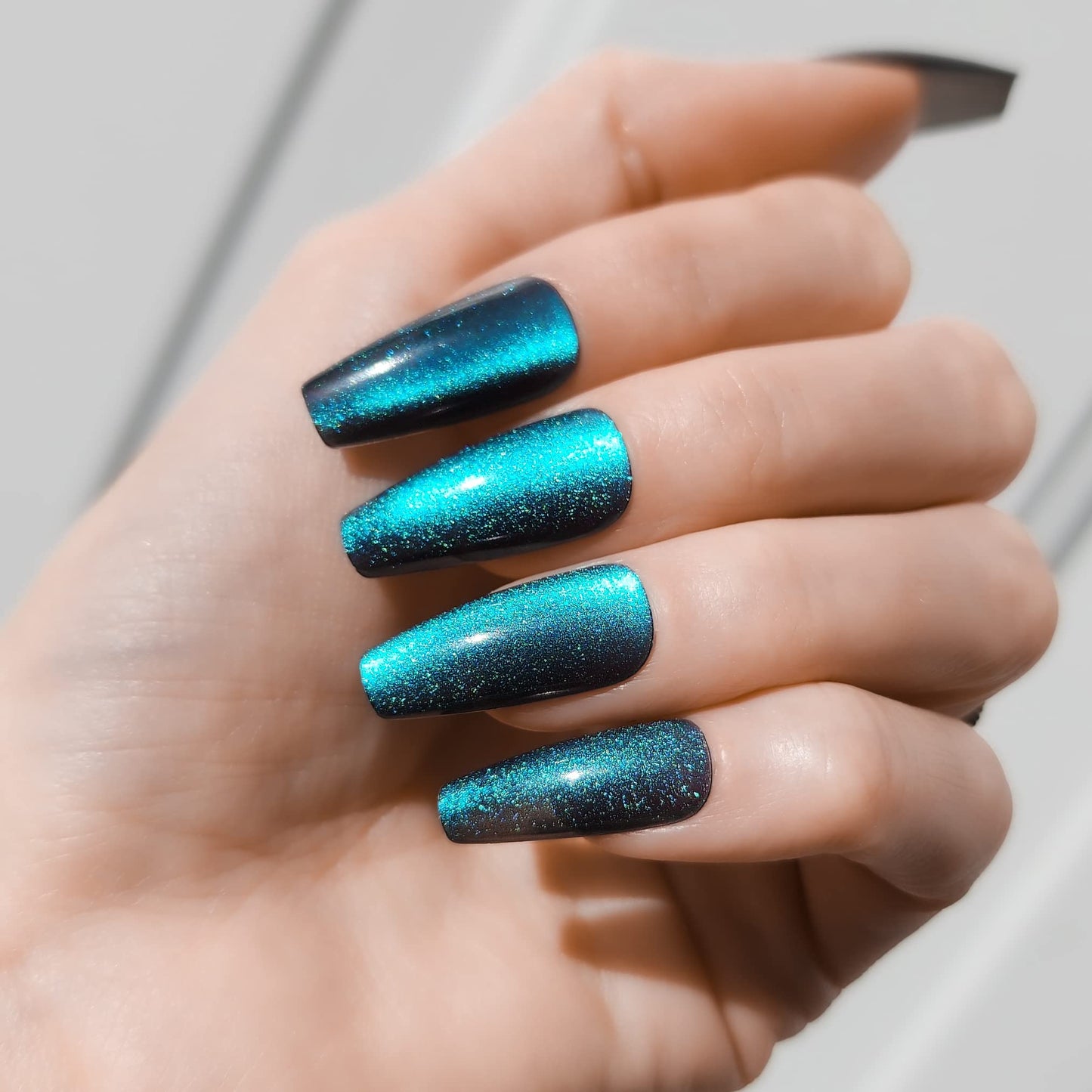Hypnaughty 24 Pcs Ocean Cat Eye Effect Blue Glossy And Sparkly Coffin Long Press On Nails With Nail Kit And Glue (Ocean Cat Eye)