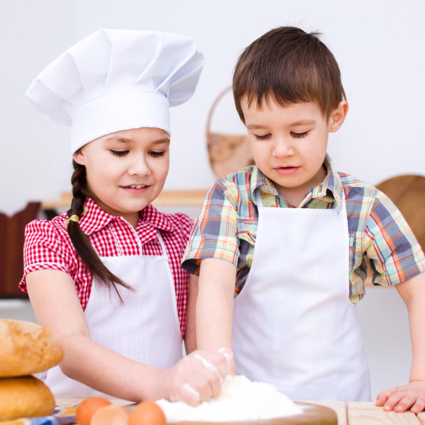 PLULON 30 Pcs Kids Painting Aprons, Kids Aprons for Painting White Art Apron Smocks Bulk for Art Activity Craft Home Kitchen Classroom Party Supplies