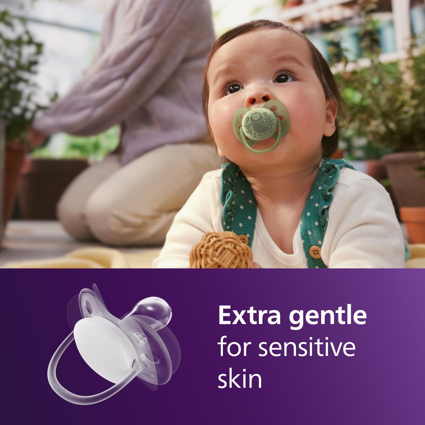 Philips Avent Ultra Soft Pacifiers - Orthodontic Design, for Babies 6-18 Months, Flexible Shield, Silicone Symmetrical Nipple, BPA-Free, 2 Sterilizing Cases, 4 Pack, SCF091/52