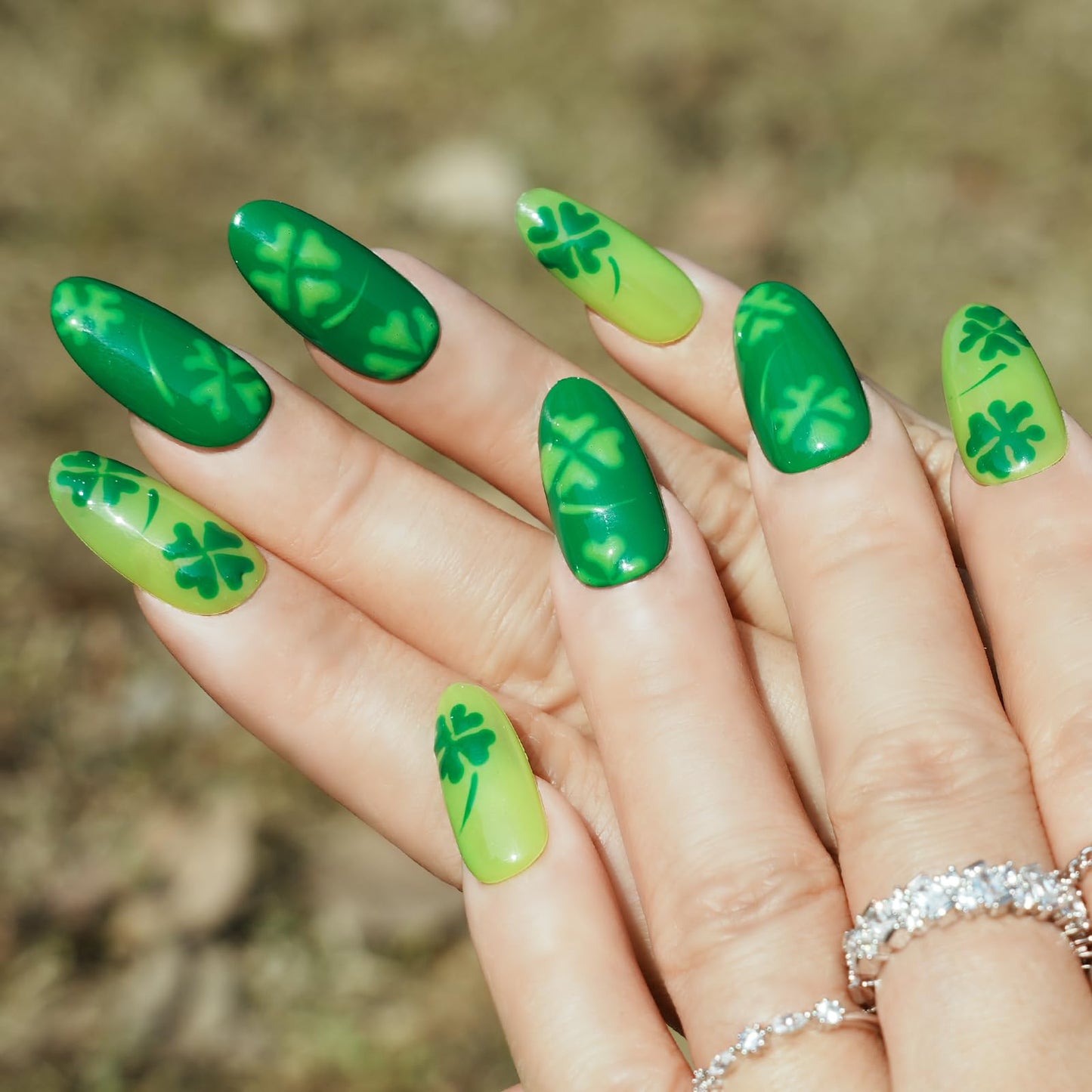 Tesytto Medium Oval Press On Nails, Hand-Painted Green Four-Leaf Clover Design, Glossy Reusable Acrylic Full Cover Nails (Size L)