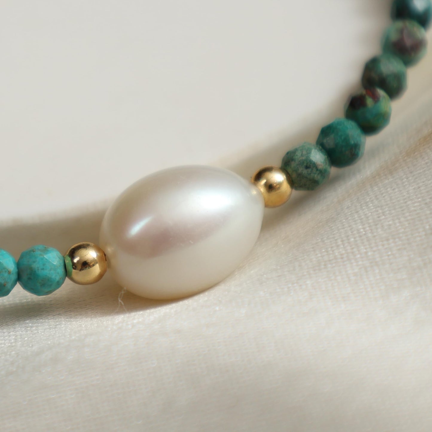 Gempires Chrysocolla Beads with Freshwater Pearl Beaded Bracelet Lightweight Handmade Jewelry Hypoallergenic Gold Plated 7.5 Inch Adjustable Chain