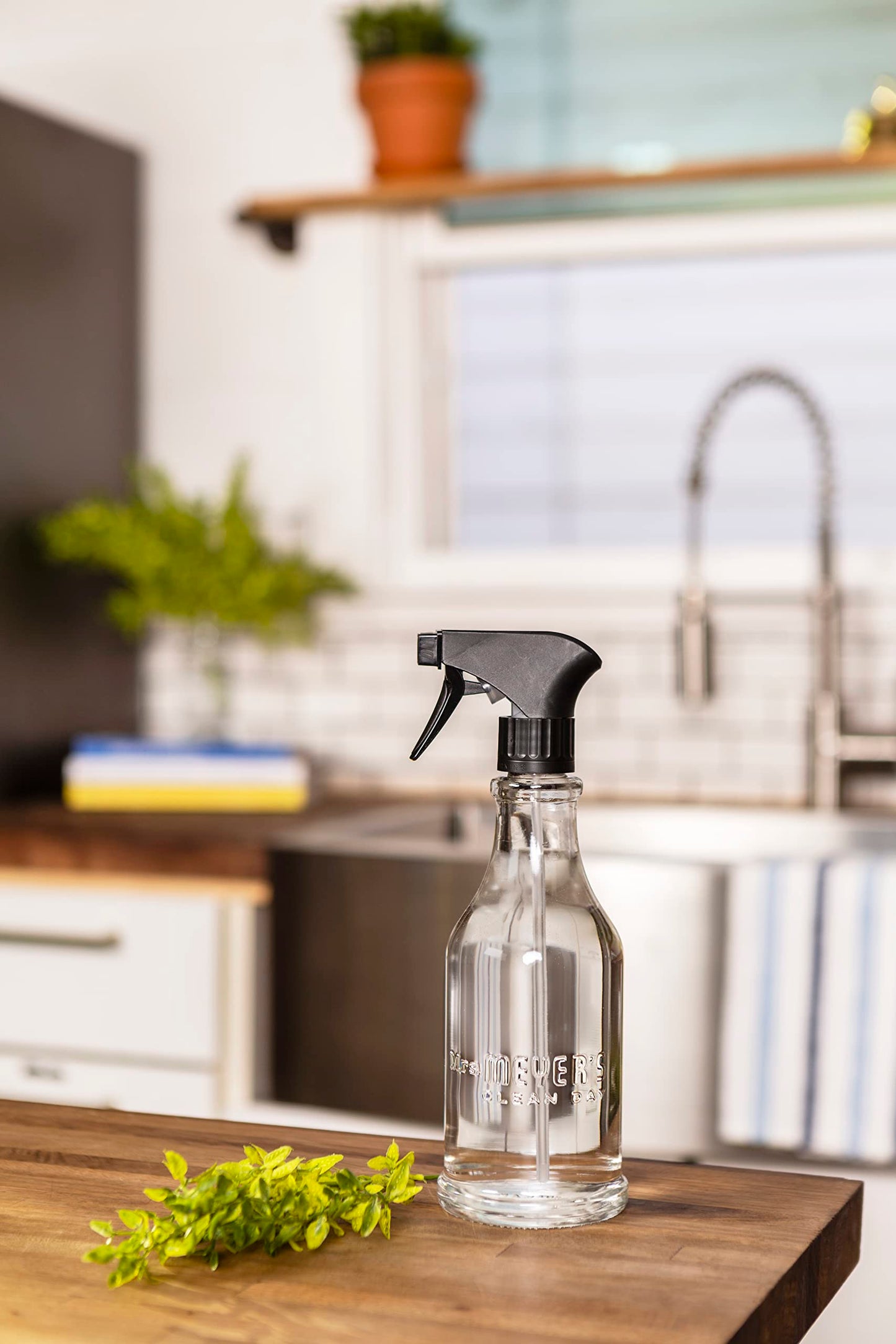 MRS. MEYER'S CLEAN DAY Multi-Surface Cleaner Dispenser and Concentrate Starter Kit, 1 Glass Dispenser (16 Fl. Oz.) and 2 Concentrated Refills (2 Fl. Oz. each), Lemon Verbena, Makes 32 Fl. Oz. Total