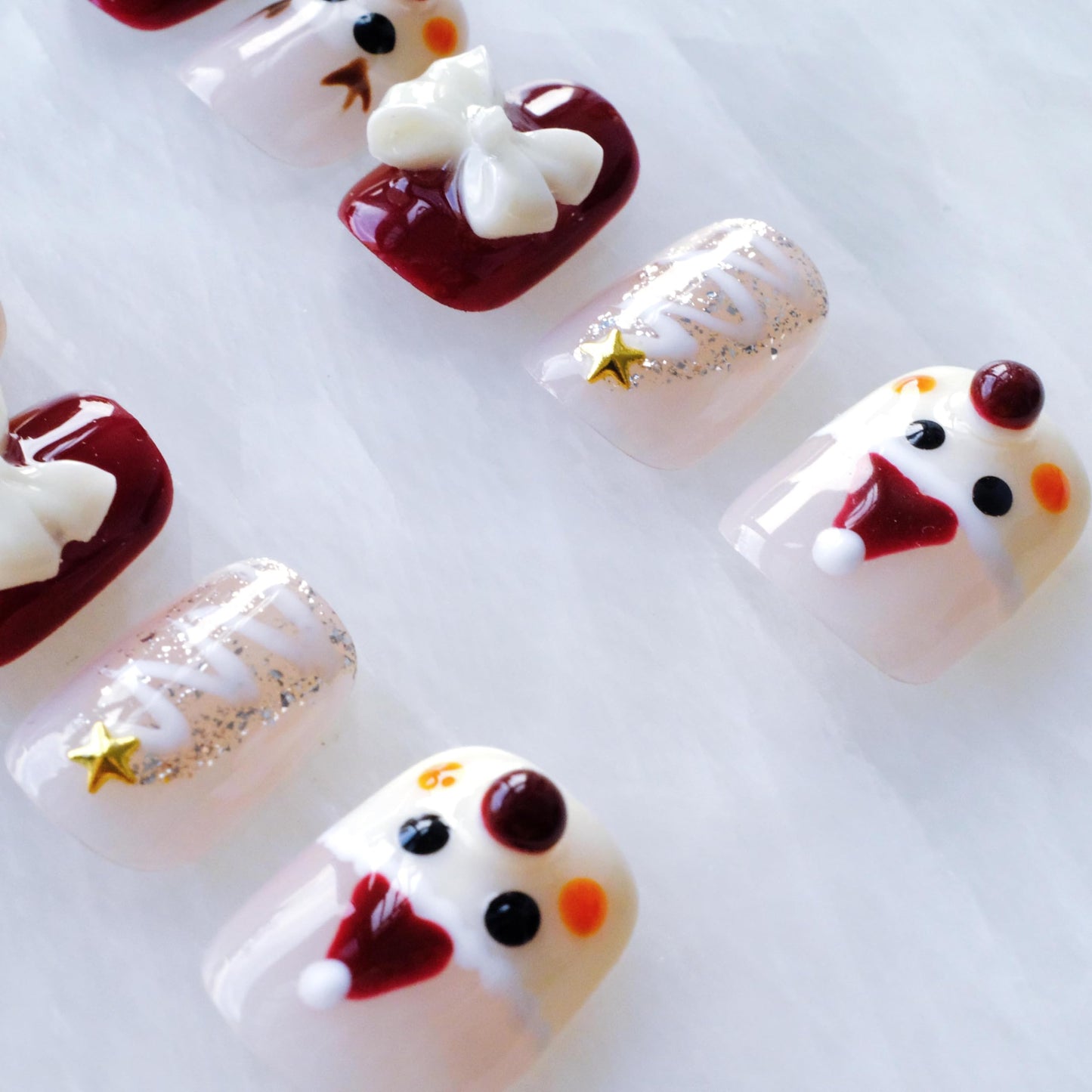 [GLORS] Christmas Press-on Nails, Short Square Festive Design, Holiday Nail Art Set with Reindeer and Bow, 10 Pieces (XS, SS)