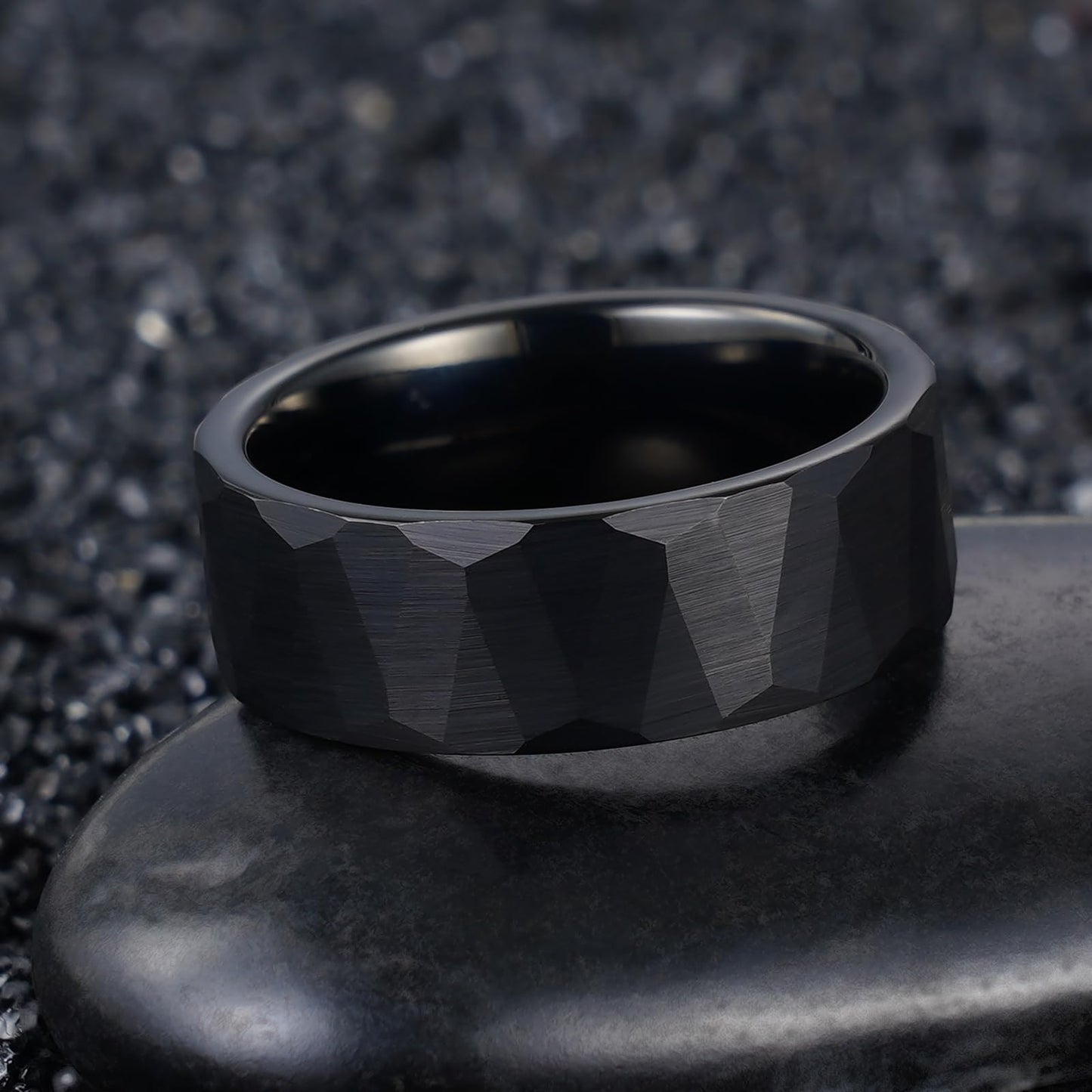 JEWPER 6MM 8mm Black/silver/gold Tungsten Rings for Men Womens Couple Fashion Jewelry Promise Engagement Wedding Band Hammered Inner ring inlaid with olive wood Carbide Polished Edge Comfort Fit