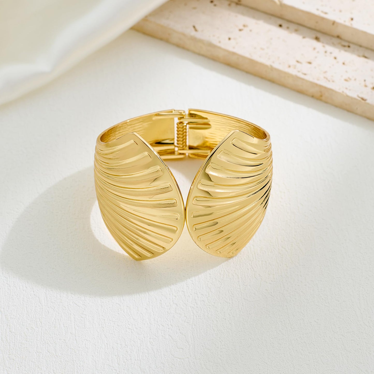 Gold Plated Wide Shell Cuff Bracelet for Women Exaggerated Statement Gold-tone Ginkgo Leaf Bangle Bracelet with Spring Clasp