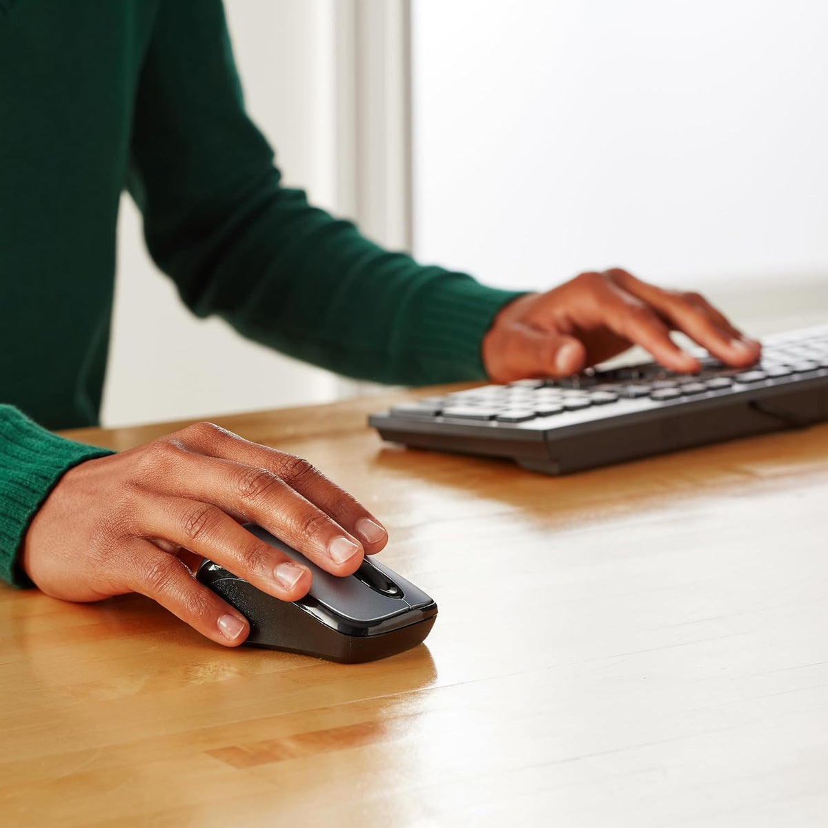 Amazon Basics 2.4 Ghz Wireless Optical Computer Mouse with USB Nano Receiver, Silver