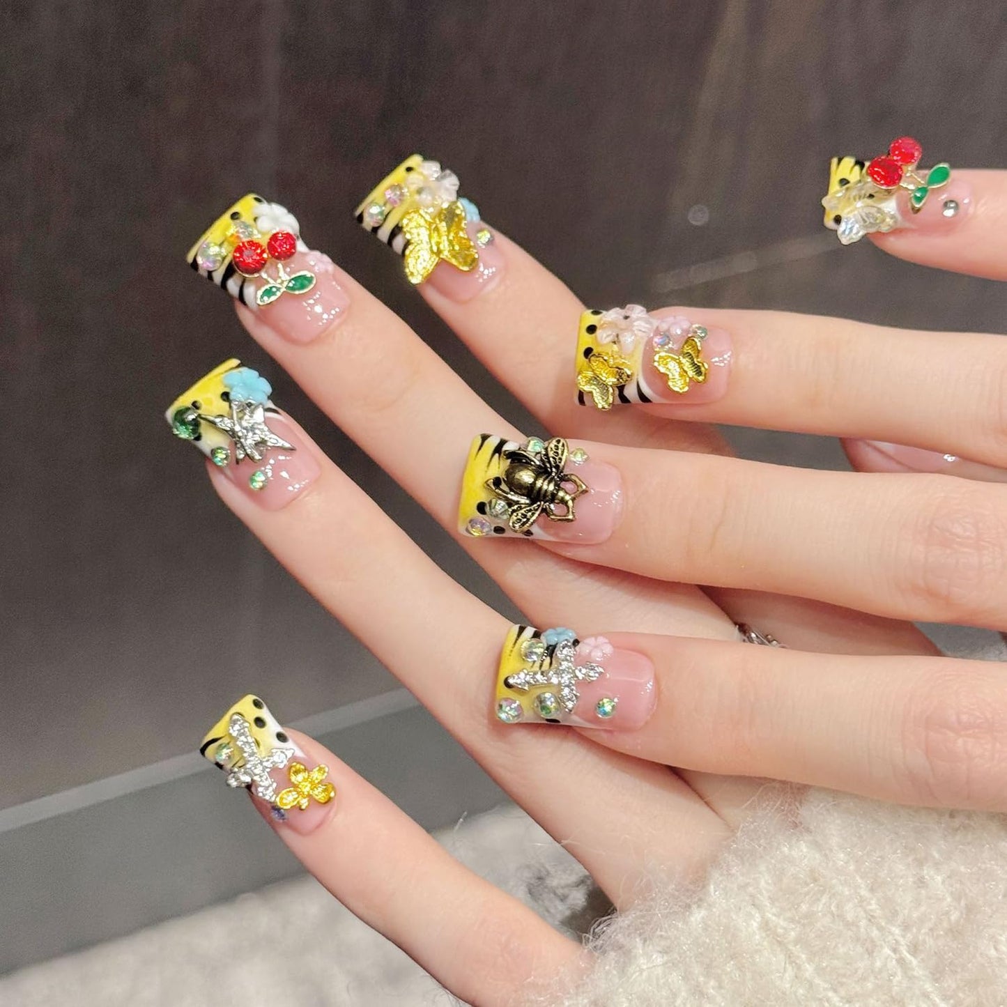 10 Pcs Duck Press on Nails Medium Handmade Acrylic Nail 3D Luxury Rhinestone Butterfly Bee Acrylic Fake Nails Flower Designs Stick on Nails Full Cover Thick False Nails for Women Nail Art DIY（Size S）