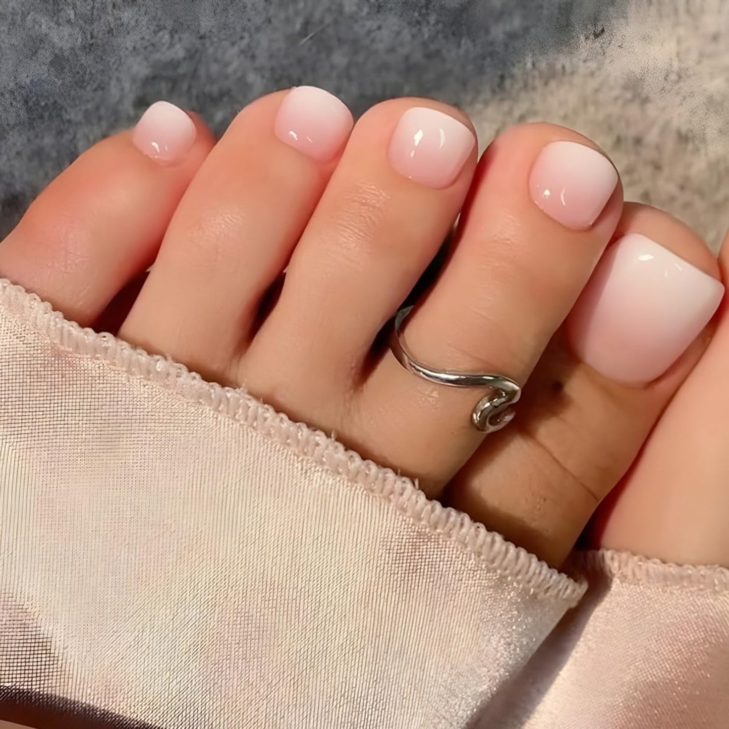 Nude Press on Toenails Short Square Fake Toe Nails Ombre False Toenails Glossy Full Cover Acrylic Glue on Toenail Cute Toe Nails Artificial Stick on Toenail for Women Manicure 24 Pcs