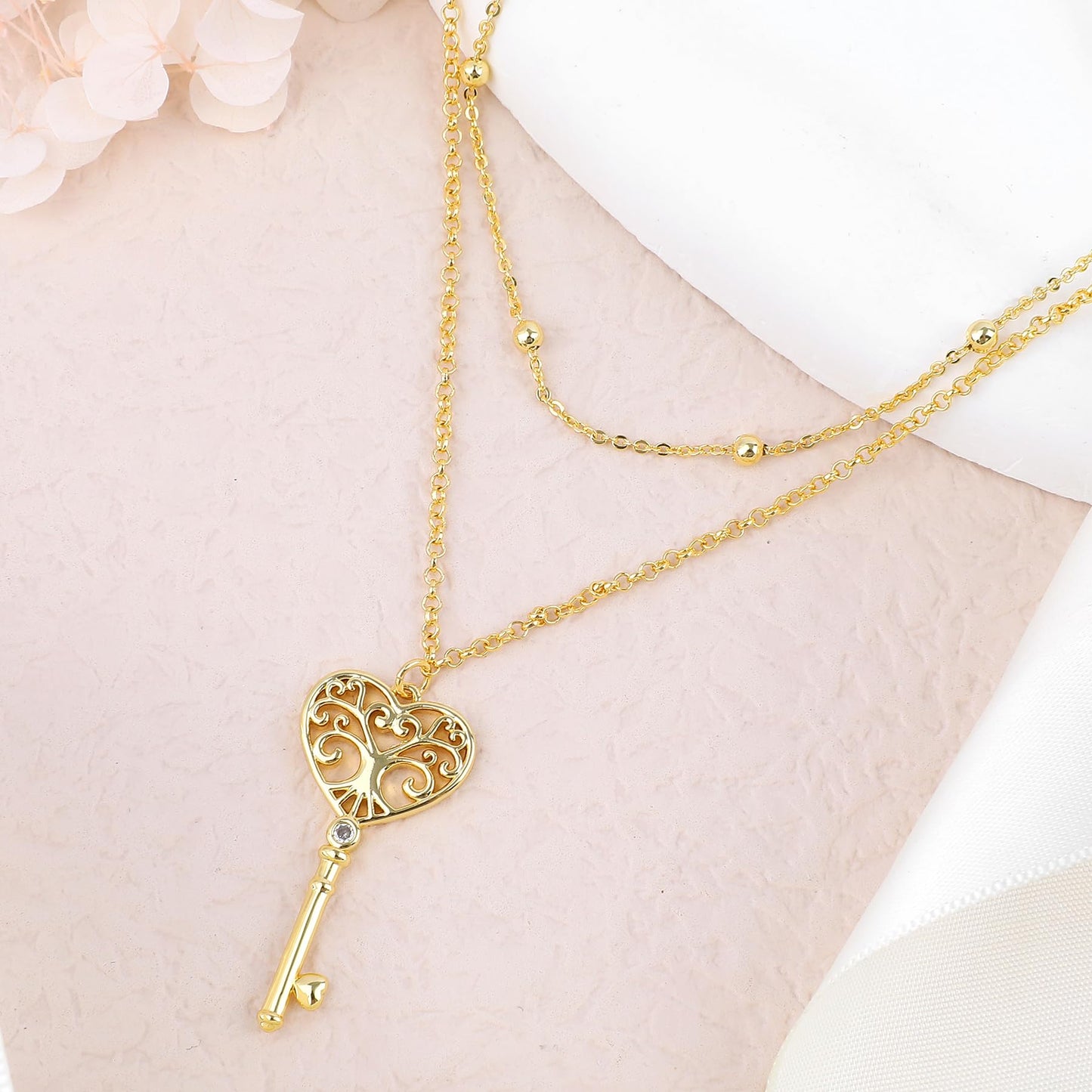 NEKOL Key Layering Necklace, Double-Layer Heart-Shaped Key Pendant with Cubic Zircon Inlay, Romantic and Elegant Design