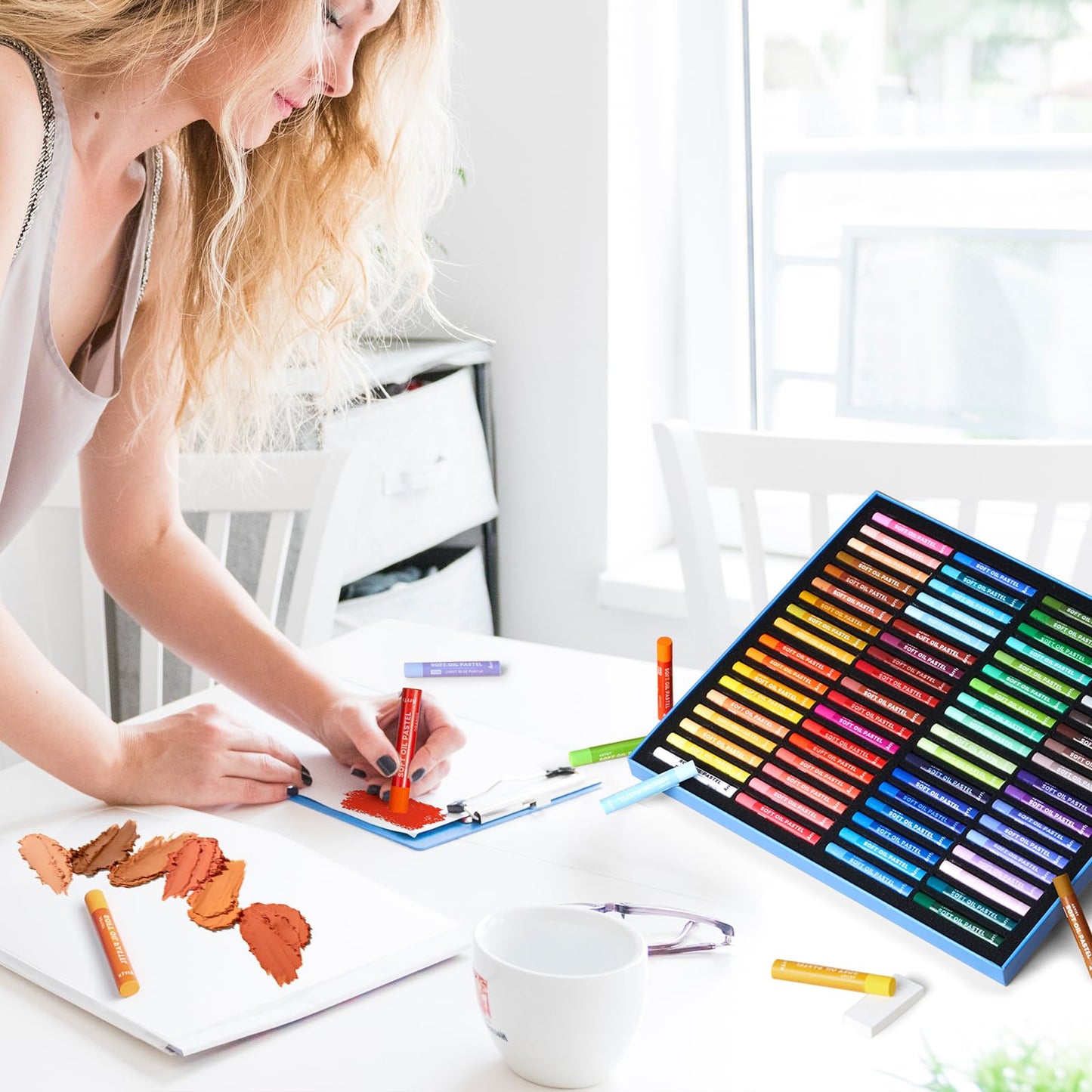 Arrtx Oil Pastels for Artists, 72 Colors Soft Oil Pastels Vibrant and Creamy, Art Pastel Crayons Art Supplies for Professional and Beginners