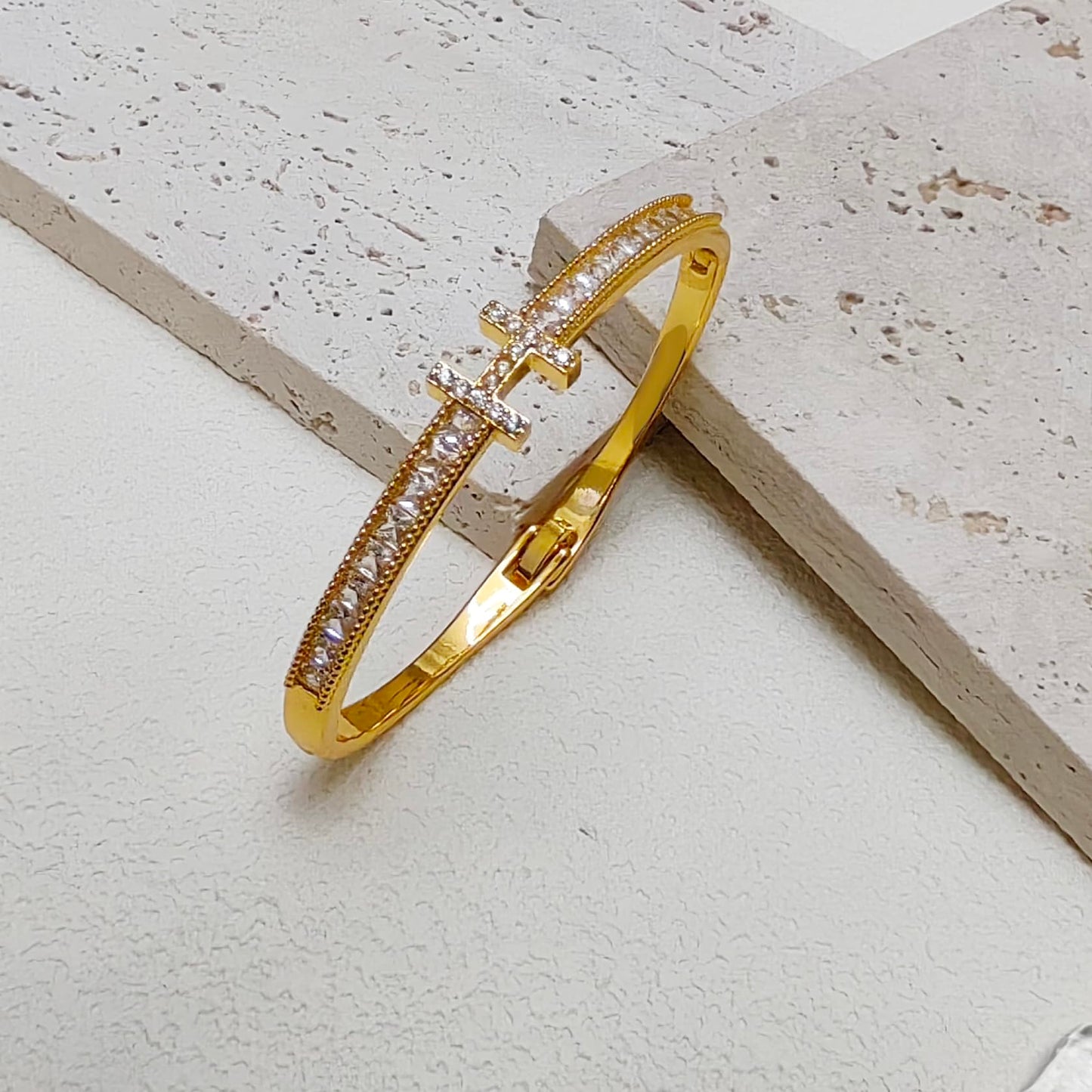 18K Gold Plated Letter H Bangle Bracelet for Women Personalized Cubic Zirconia Bracelets Love Bangles Bracelets Gifts for Her (H)