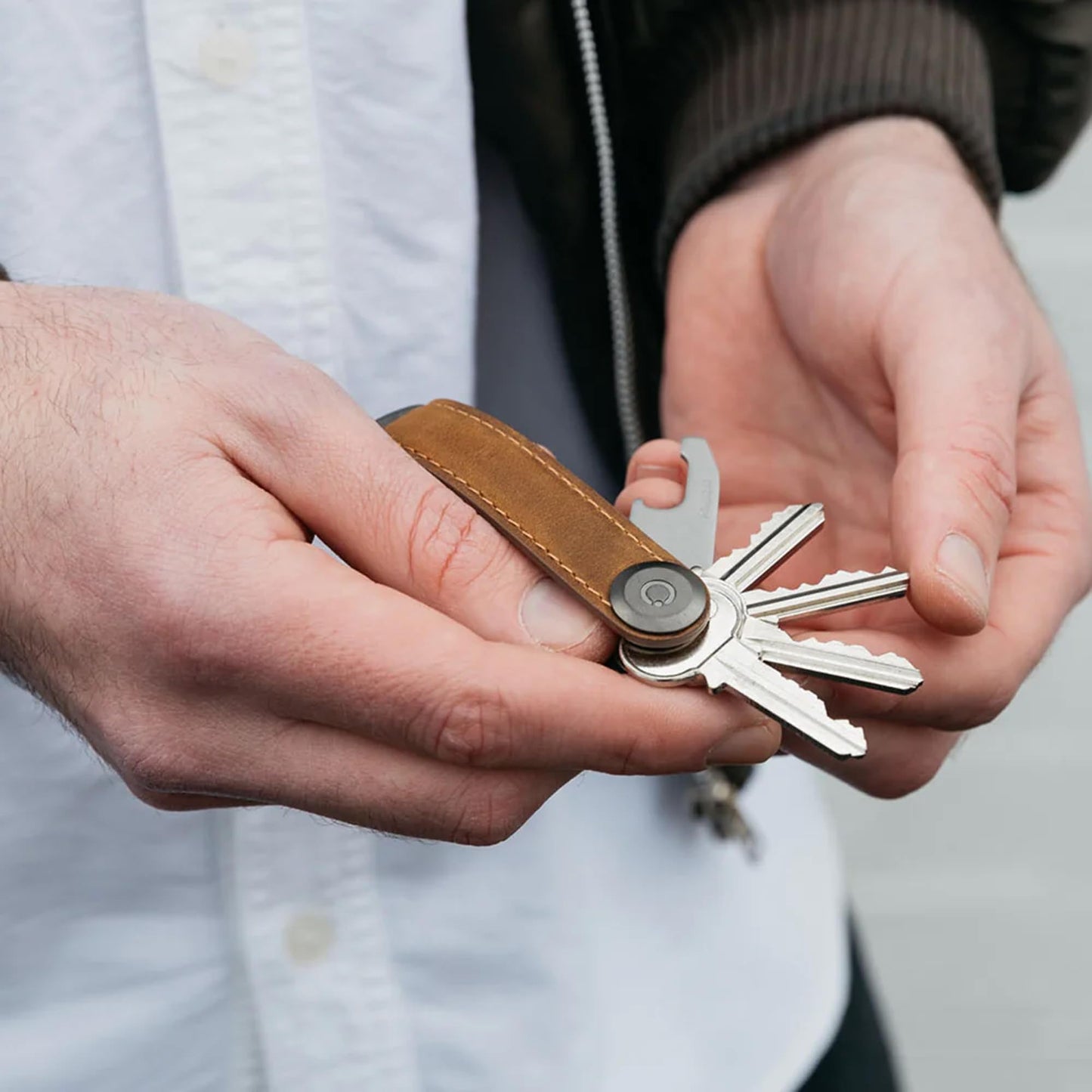 Orbitkey Crazy Horse Leather Key Organizer | Holds up to 7 Keys, Chestnut Brown