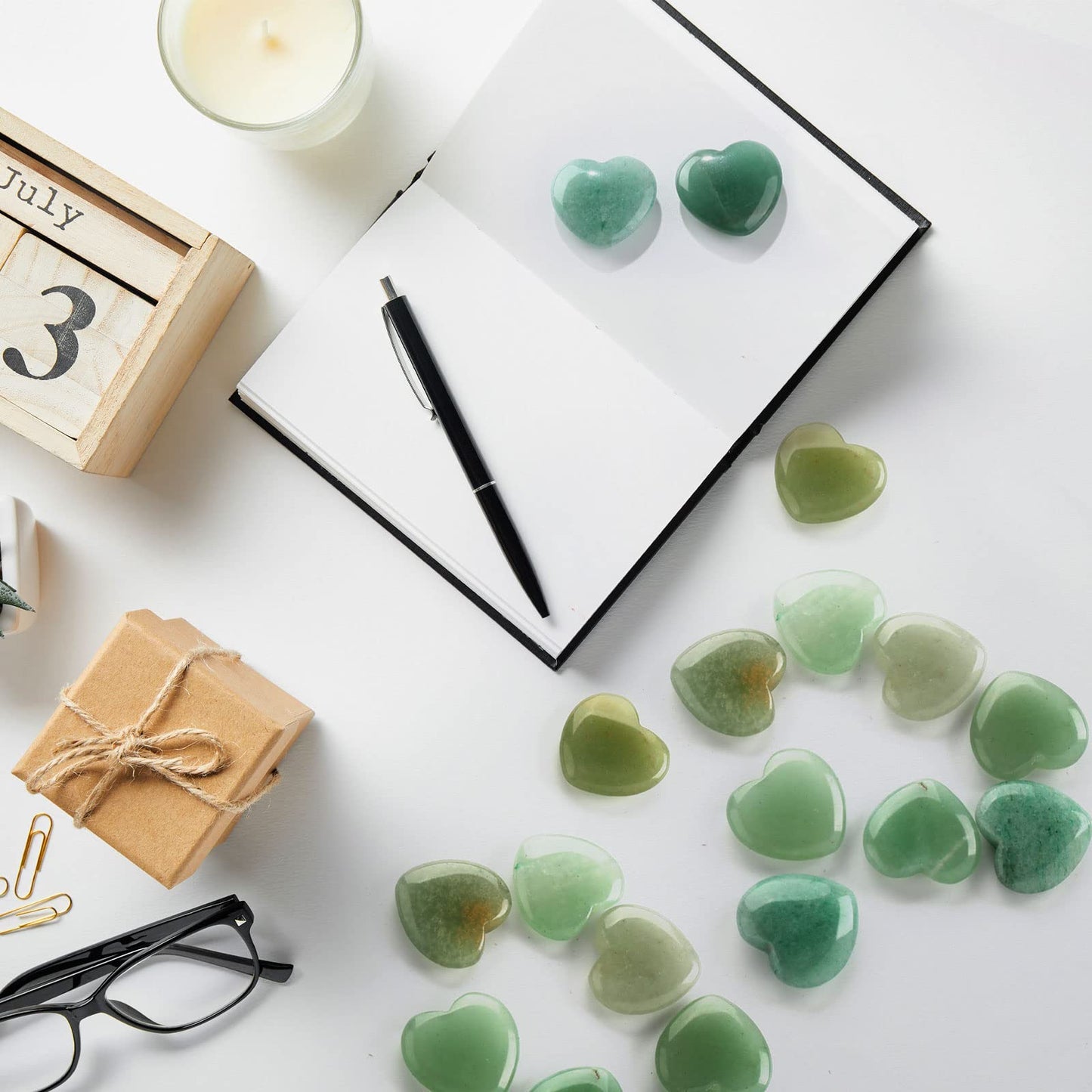 Patelai 24 Pcs Green Aventurine Heart Crystals Green Heart Shaped Worry Stones for Stress Relief, Mental Health Month, Reiki Balancing, Mini Pocket Gemstones Valentines Gift with Black Flannelette Bag