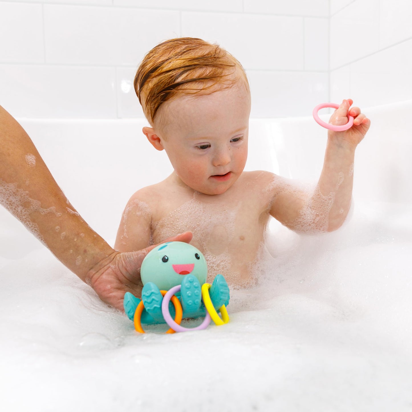 Infantino Light Up Ring Catcher - Illuminating Octopus with Five Tossing Rings for Fine & Gross Motor Skills in Babies & Toddlers, 6M+