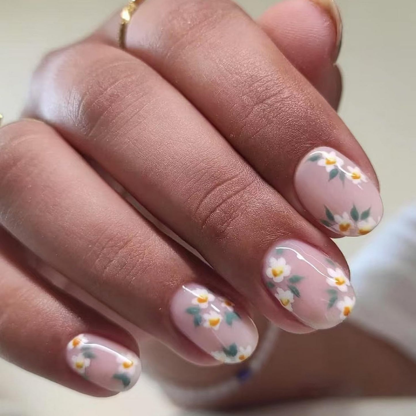 Spring Press on Nails Short Almond Fake Nails Nude Acrylic Nails with Flower designs Cute False Nails Glossy Full Cover Nature Glue on Nails for Women Summer Art Manicure Decor 24pcs