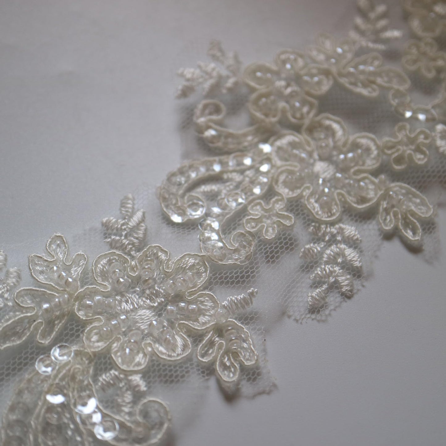 G-RUI 6cm*2yards Ivory White Luxury Beaded Embroidery Flower lace Appliques for Wedding Dresses Rhinestone Applique Patches Embroidery lace parches ropa (Off White Color)…