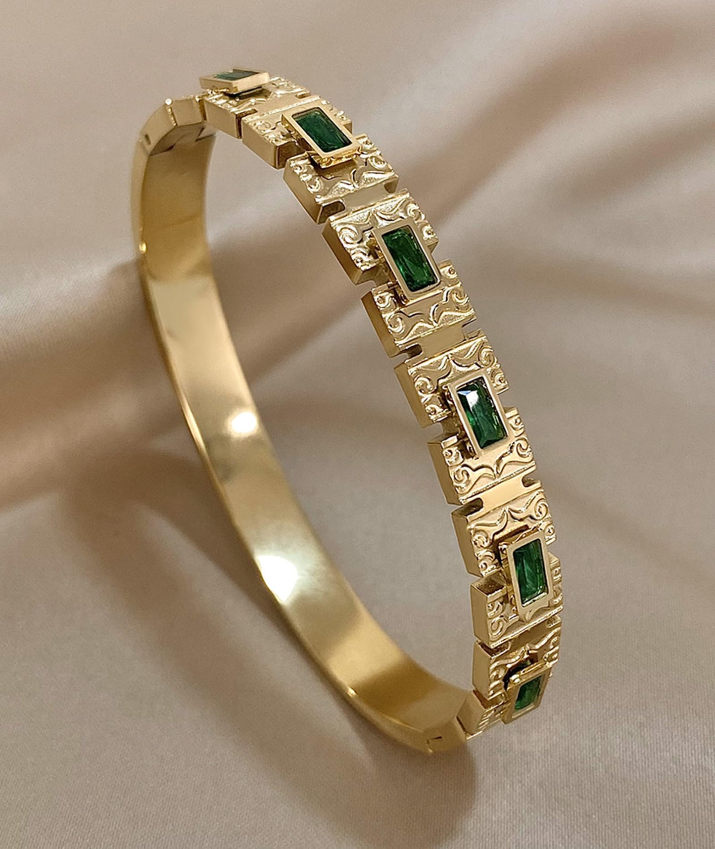 hotoo Vintage Gold Bangle Bracelets for Women Stackable Green Beaded Cuff Bracelet Christmas