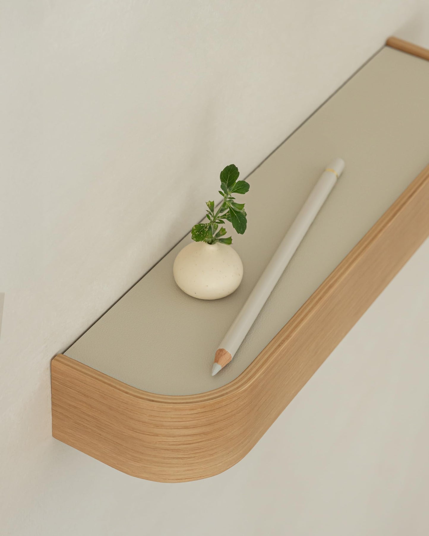 Kazai. Key Holder 'Toke' | Minimalist Key Hook Design from Berlin | Modern Key Holder Wall Mount with Wooden Shelf | Key Rack for Wall as Entryway Organizer | Oak