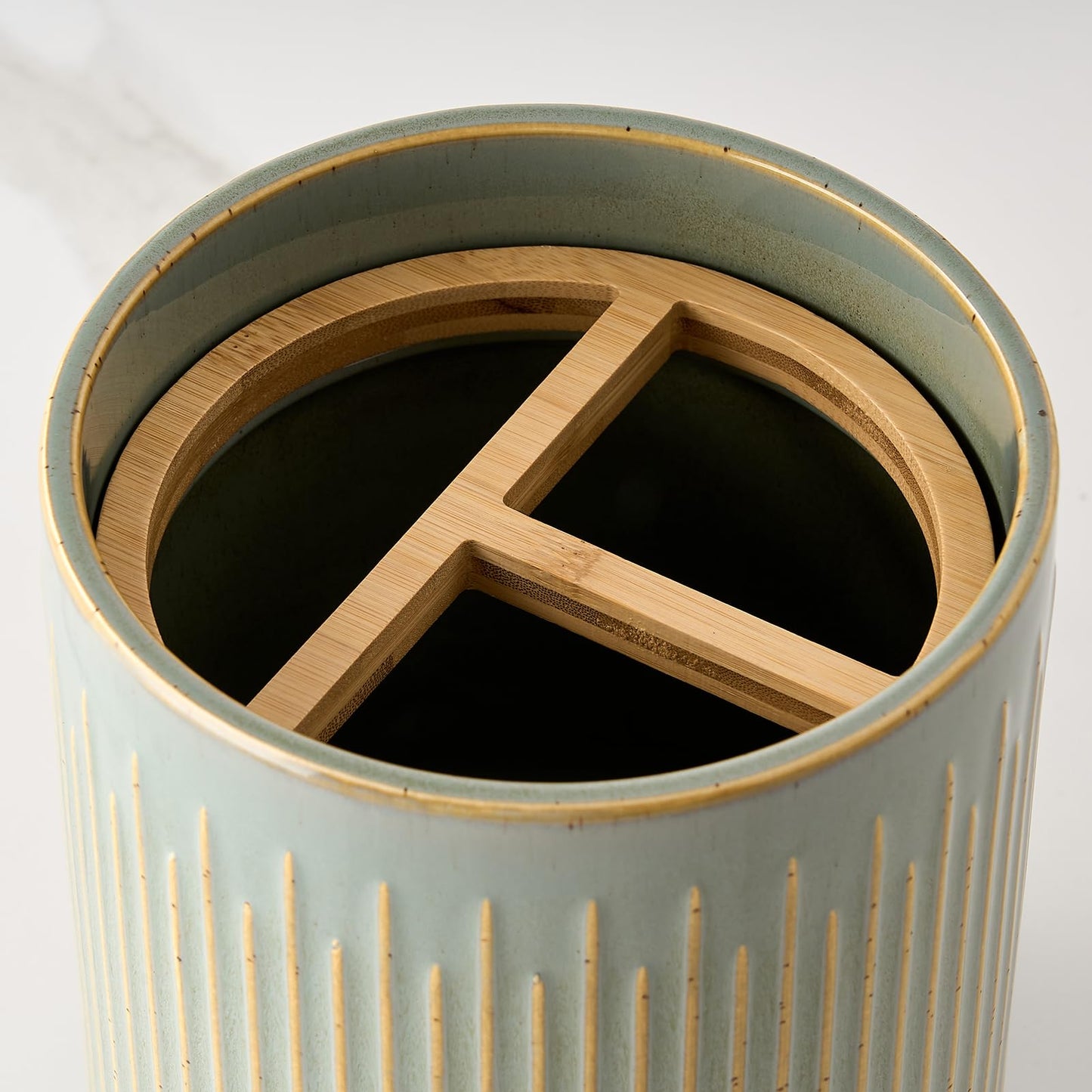 JIEMEI HOME Kitchen Utensil Holder, Ceramic Stable Utensil Crock for Countertop, 7.2" Large Utensil Organizer with Cork Mat, Removable Bamboo Divider for Kitchen Décor and Accessories, Wild Sage Earth