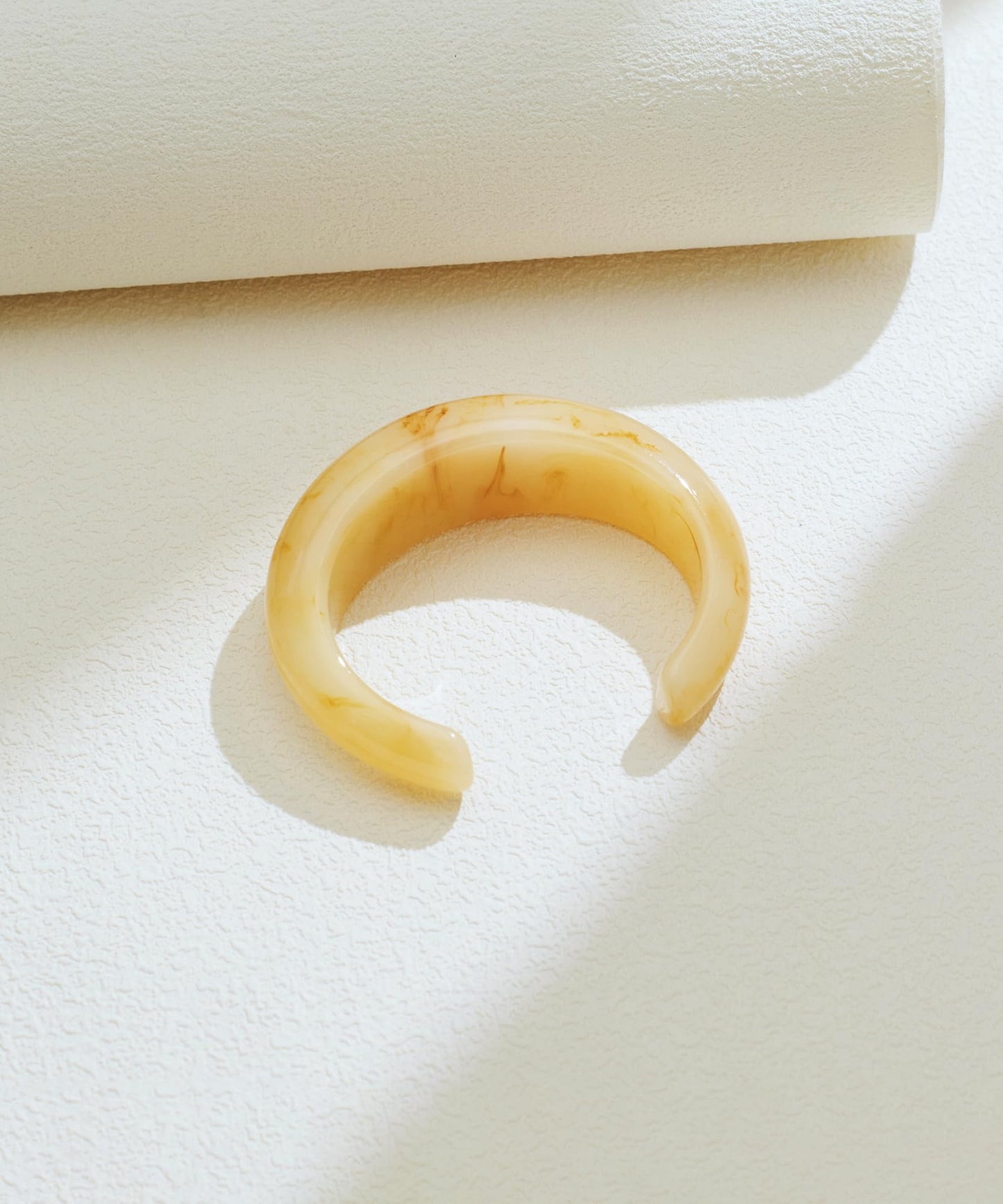 WOWORAMA Chunky Resin Acrylic Cuff Bracelet for Women Khaki Dome Acrylic Open Cuff Bangles Trendy Mottled Acetate Resin Bangle Bracelets Statement Plastic Bracelet