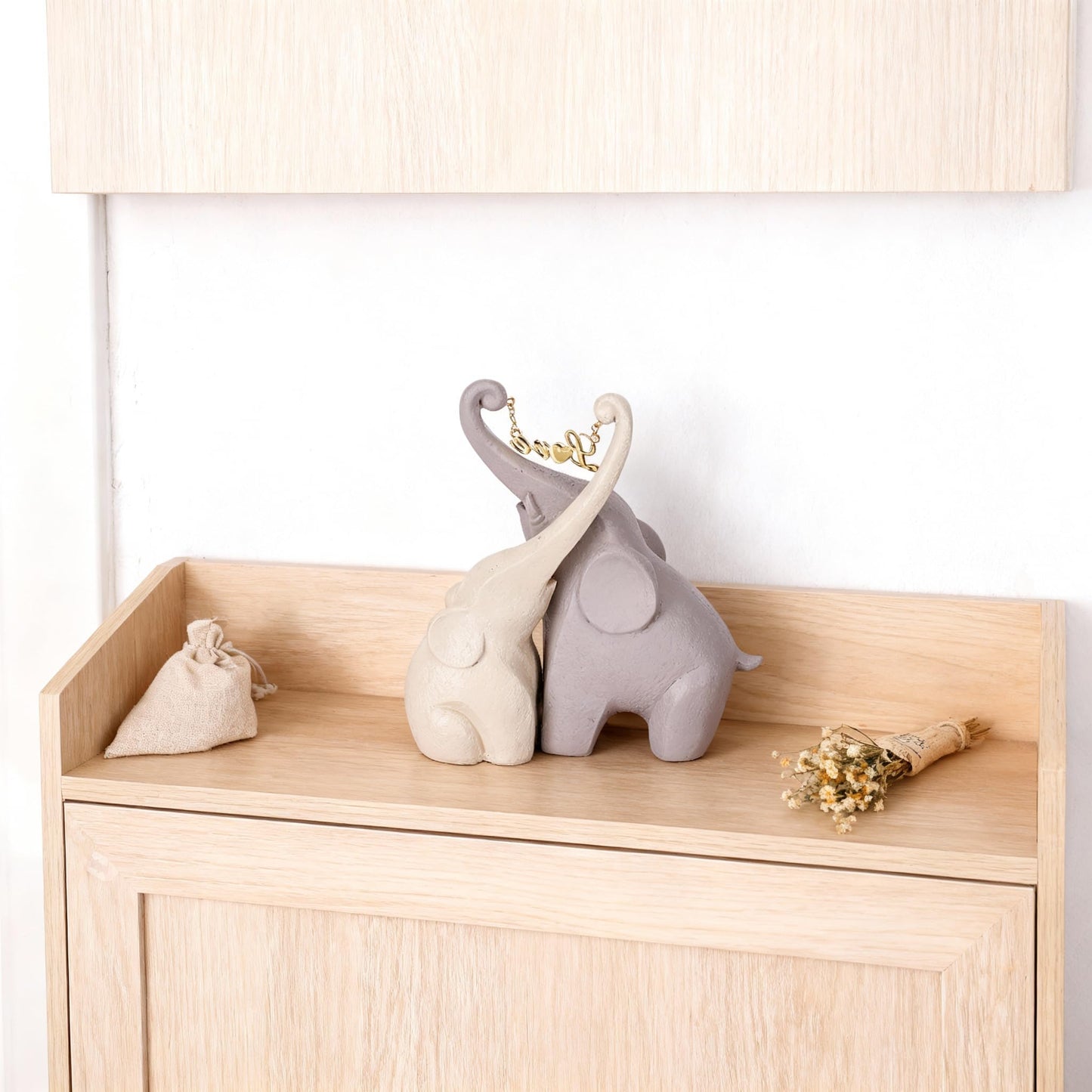 DOVDOV Gray Couple Elephant Statue, Modern Art Love Elephant Decor, Heart-Shaped Elephant Sculpture Suitable for Living Room, Bedroom, Office, Bookshelf, and Tabletop Decoration.(D)
