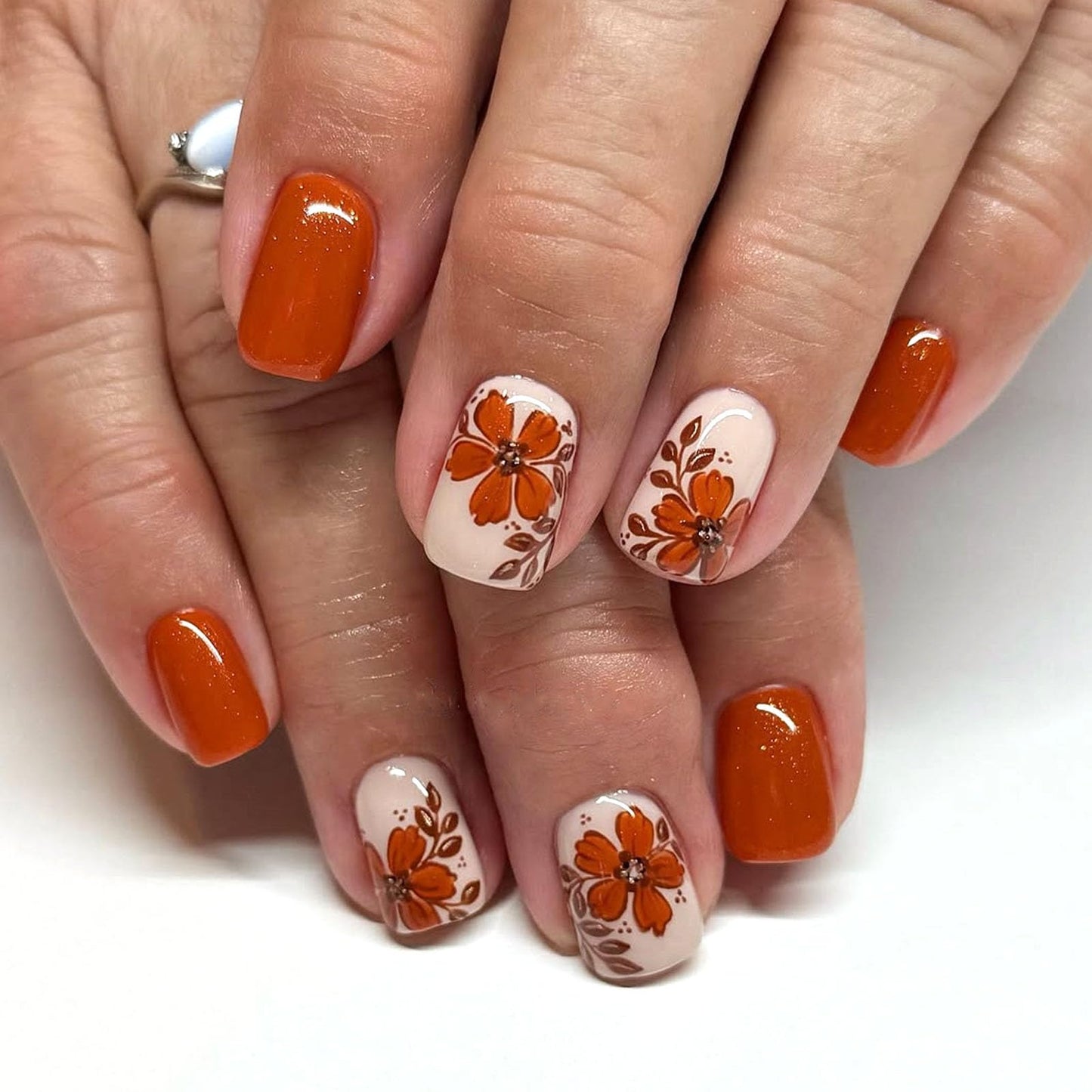 Fall Orange Press on Nails Short Square Glue on Nail with Burnt Orange Flower Design Beige Fake Nails, Glitter False Nail Press ons Artificial Manicure for Women Autumn 24Pcs