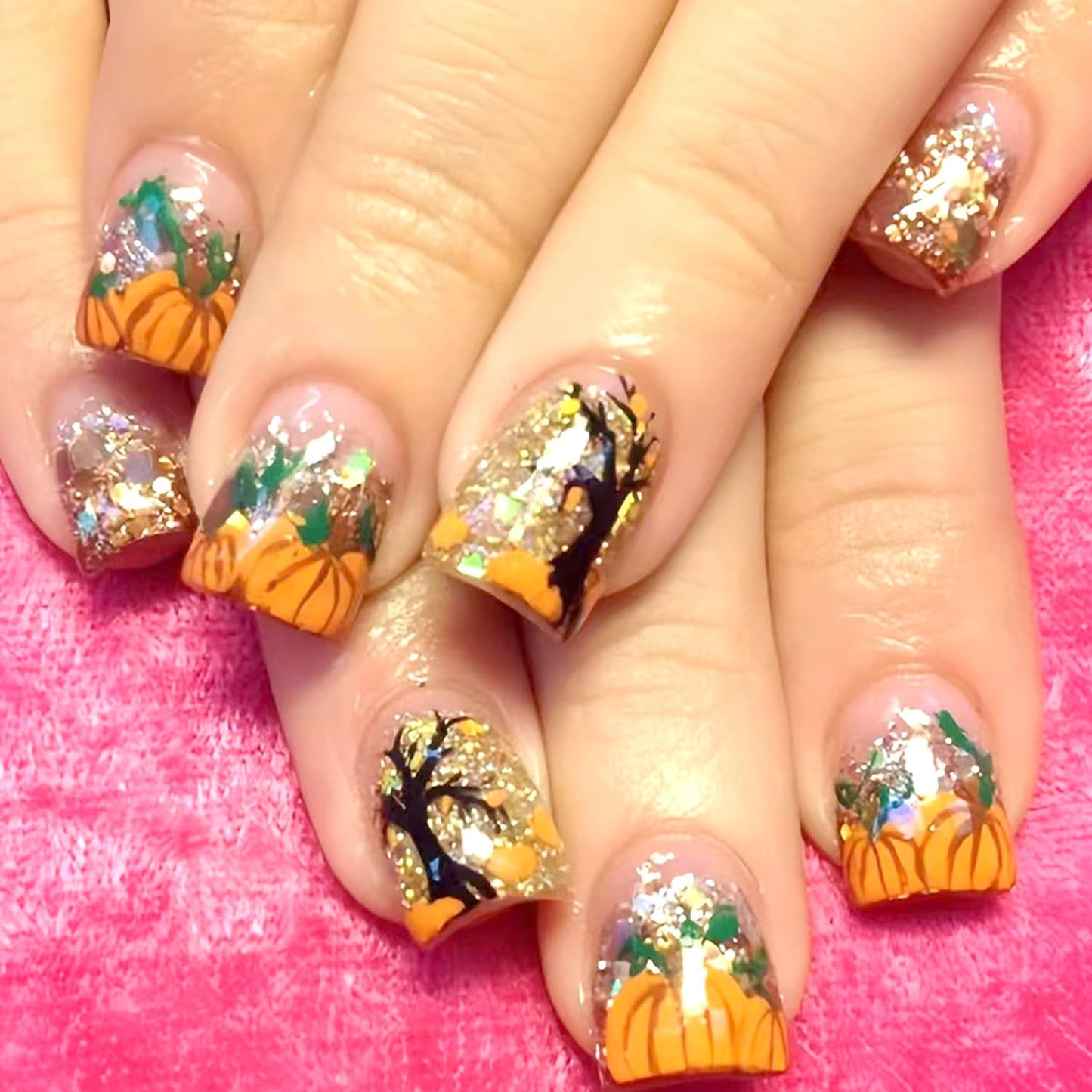 Thanksgiving Press on Nails Short Square Fall False Nail Pumpkin Glitter Sequins Pattern Acrylic Fingernails Full Cover Glossy Festival Stick on Nail Press Ons Reusable Autumn Glue on Nails for Women