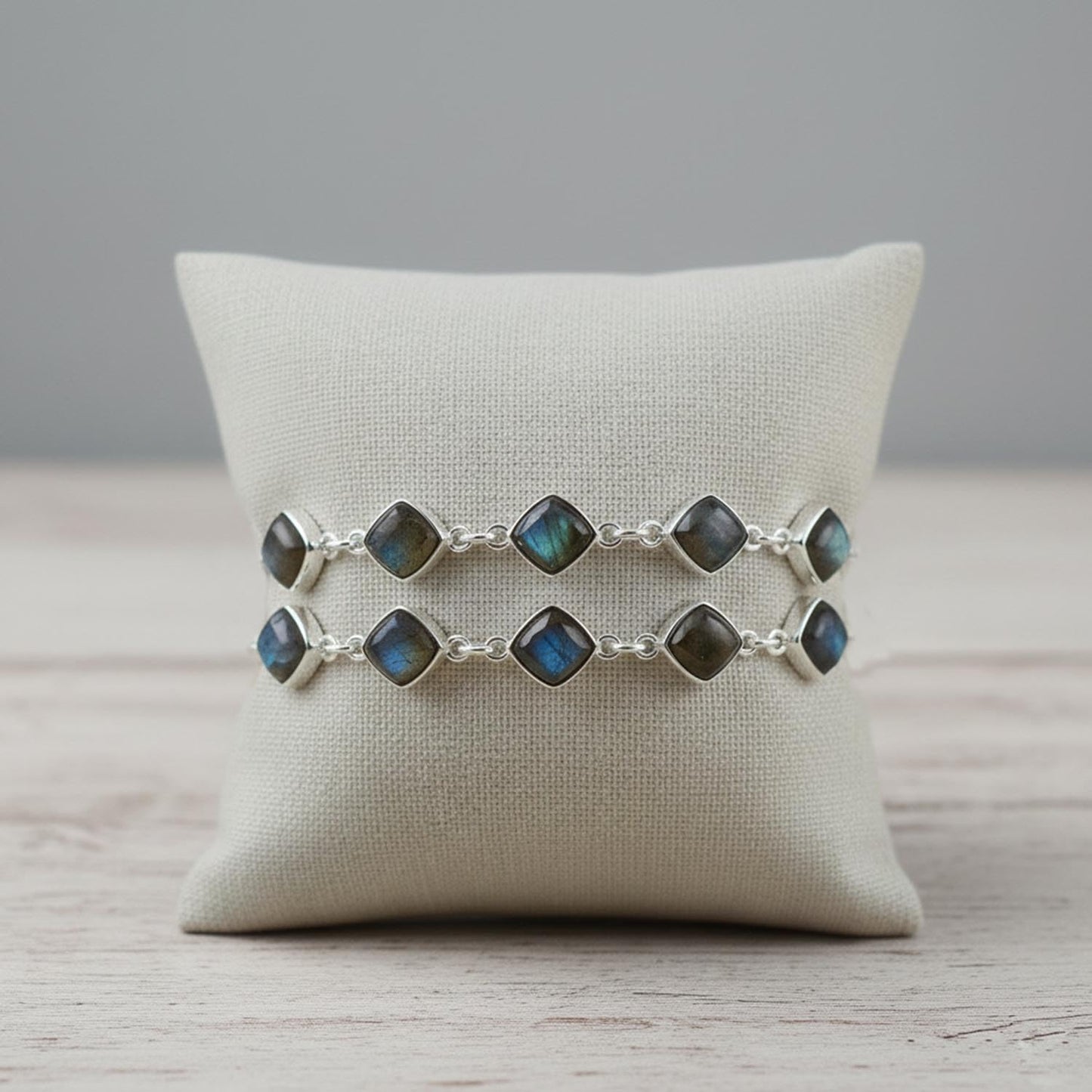 DESIGN HUB Bracelet for Women Sterling Silver Labradorite, Cushion Cabochon Multi-Stone Chain, 7-8 Inch Adjustable Length, 25.85 Carat Blue Gemstones