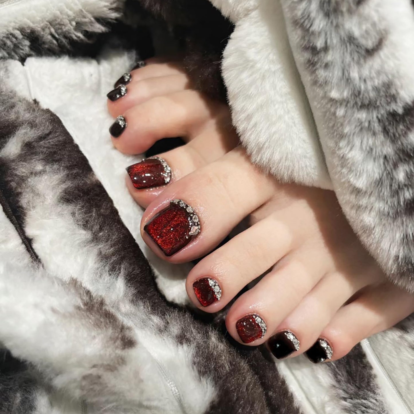 Vezocim Cat Eye Color False Toenails Sets, Press on Toenails Coffin with Rhinestone Designs, Full Cover Artificial Acrylic Fake Nails for Toe, Glue on Toenails with Charm, Stick on Toe Nails for Women