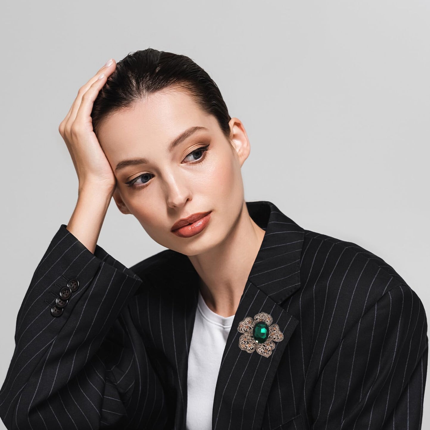 AUGTIGER Green Flower Brooch Pins for Women Fashion Statement Jewelry