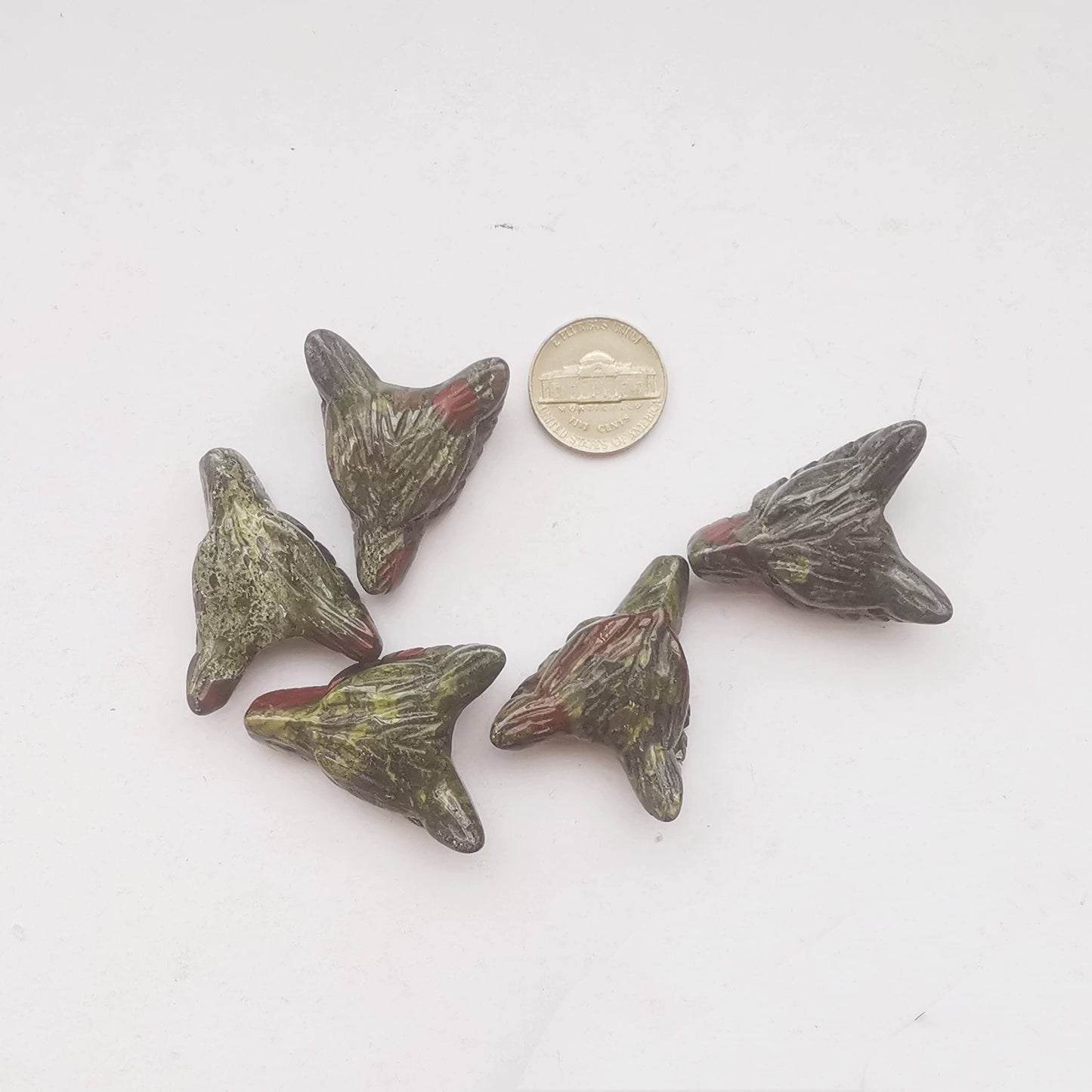 Bacatgem Natural Dragon Blood Jasper 1.37 inchs Wolf Head Pocket Crystals and Healing Stone Figurine,Haped DIY-Jewelry Pendant