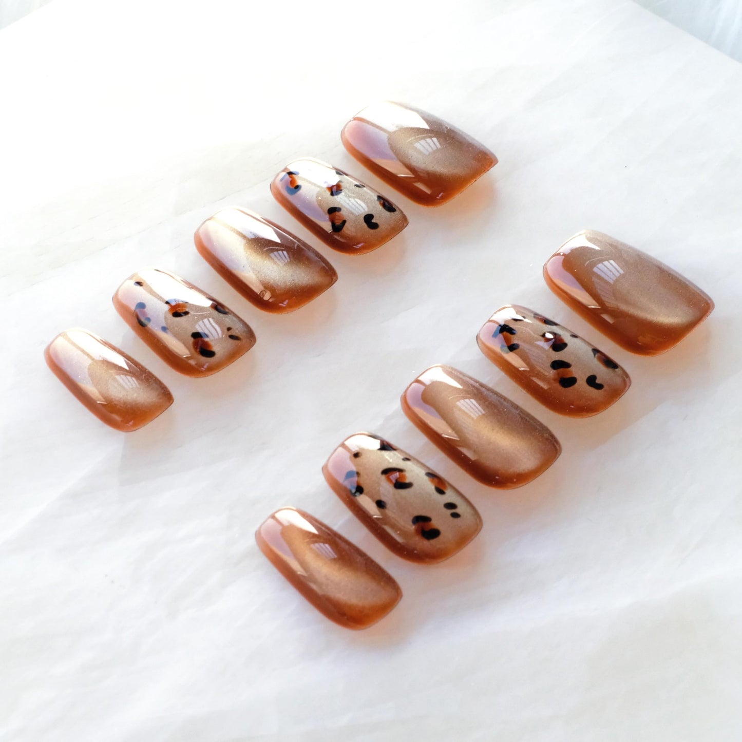 GLORS Premium Press-On Nails, Caramel Leopard Pattern with Glitter Cat Eye Effect, Medium Ballerina Shape, 10 Pieces, Fall Winter Style (Small, MB)