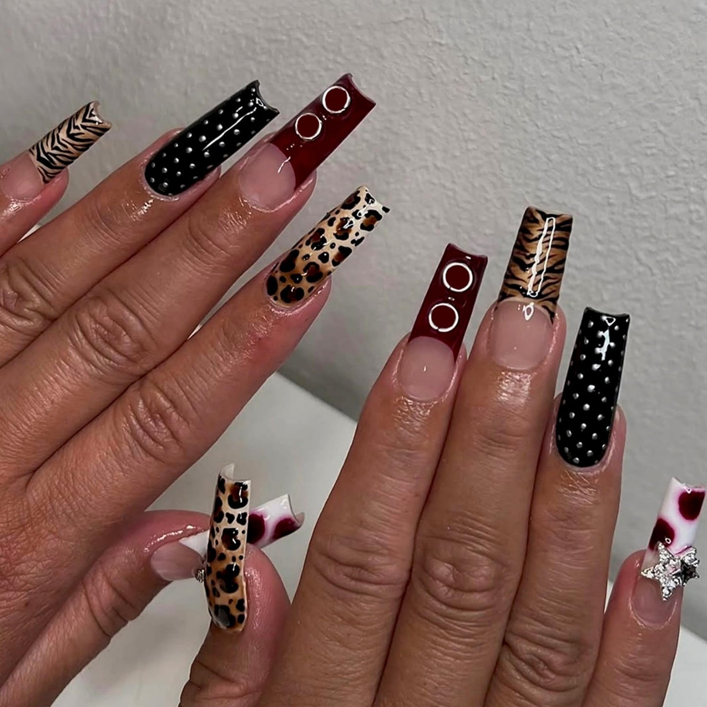 SEENEEY Long Square Press on Nails Brown Fake Nails French Artificial Nail Leopard Designs Stick on Nail for Women 24pcs