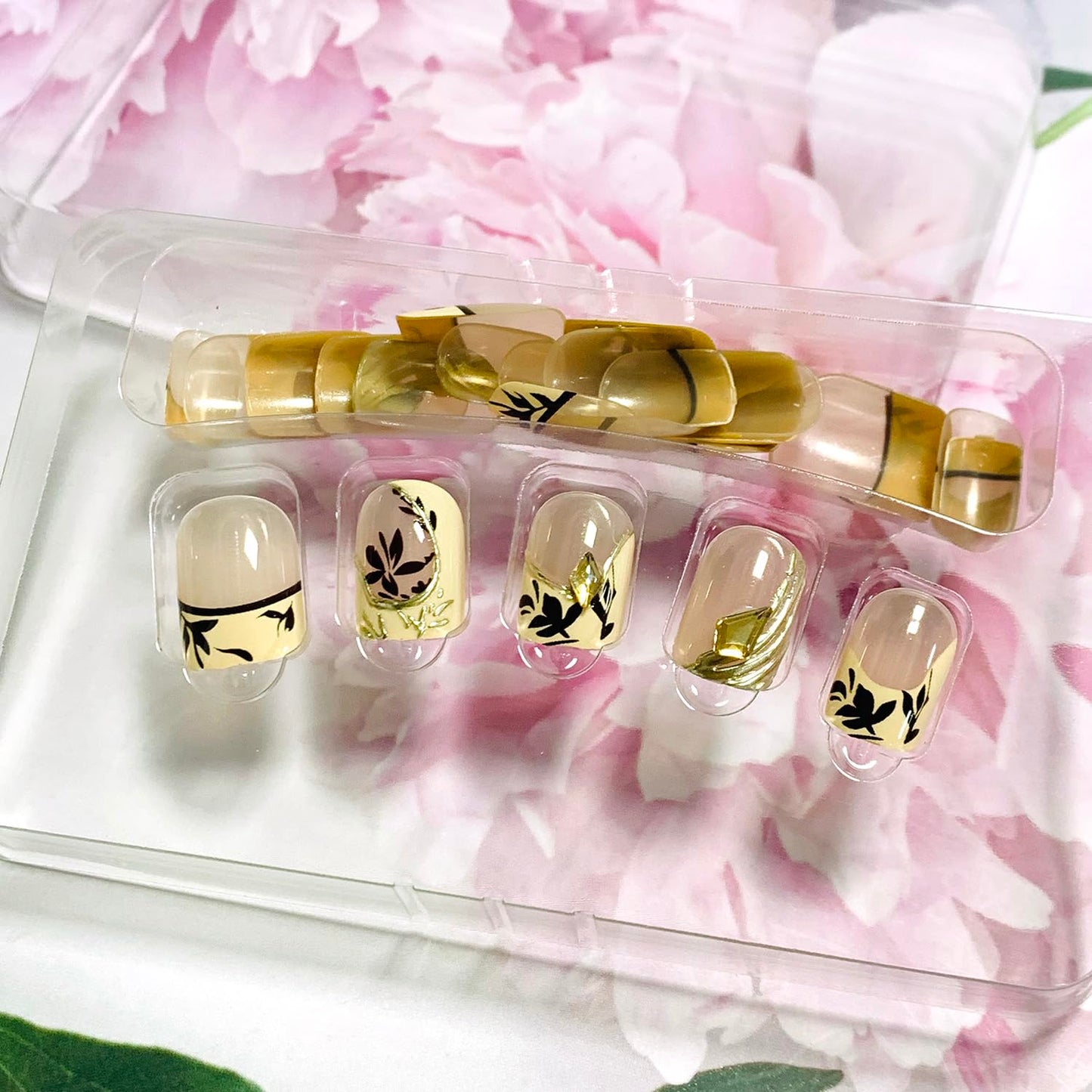 Thanksgiving Press on Short Nails Square Shaped Acrylic Glossy Full Cover Square Fall False Nails with Maple Leaf Designs Artificial Autumn Leaves Glue ons Square Fake Nails for Women Girls(LZ274)