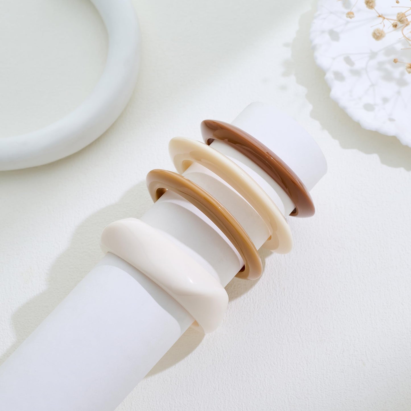 ENSKEFEN 4PCS Acrylic Resin Bangles Bracelets Set for Women Trendy Vintage White Brown Acrylic Bangle Stackable Irregular Geometric Resin Bracelet