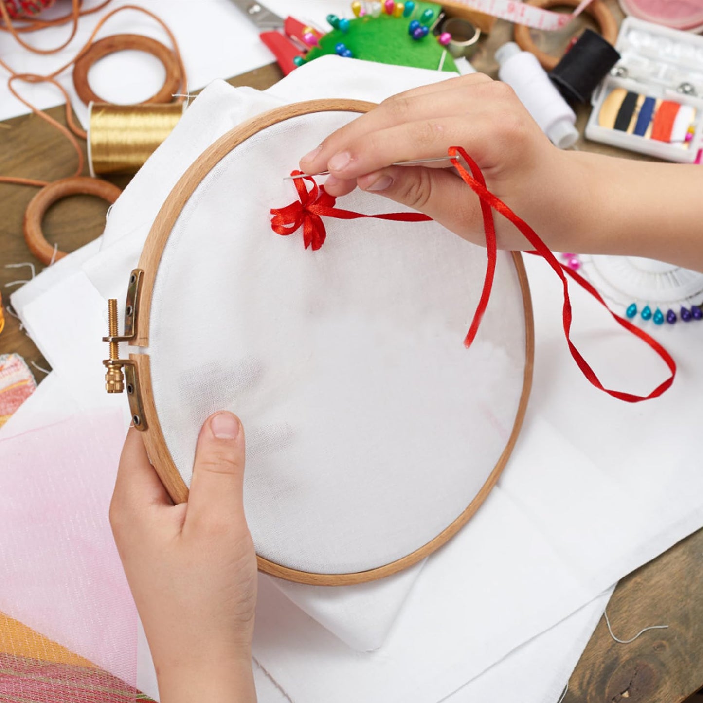 4 PCS Embroidery Fabric with Frame 2 Sizes, 4 Bamboo Embroidery Hoops and 4 Pre-Cut White Cotton Fabric Squares, Cross Stitch Hoops and Frames, for Art Craft Sewing