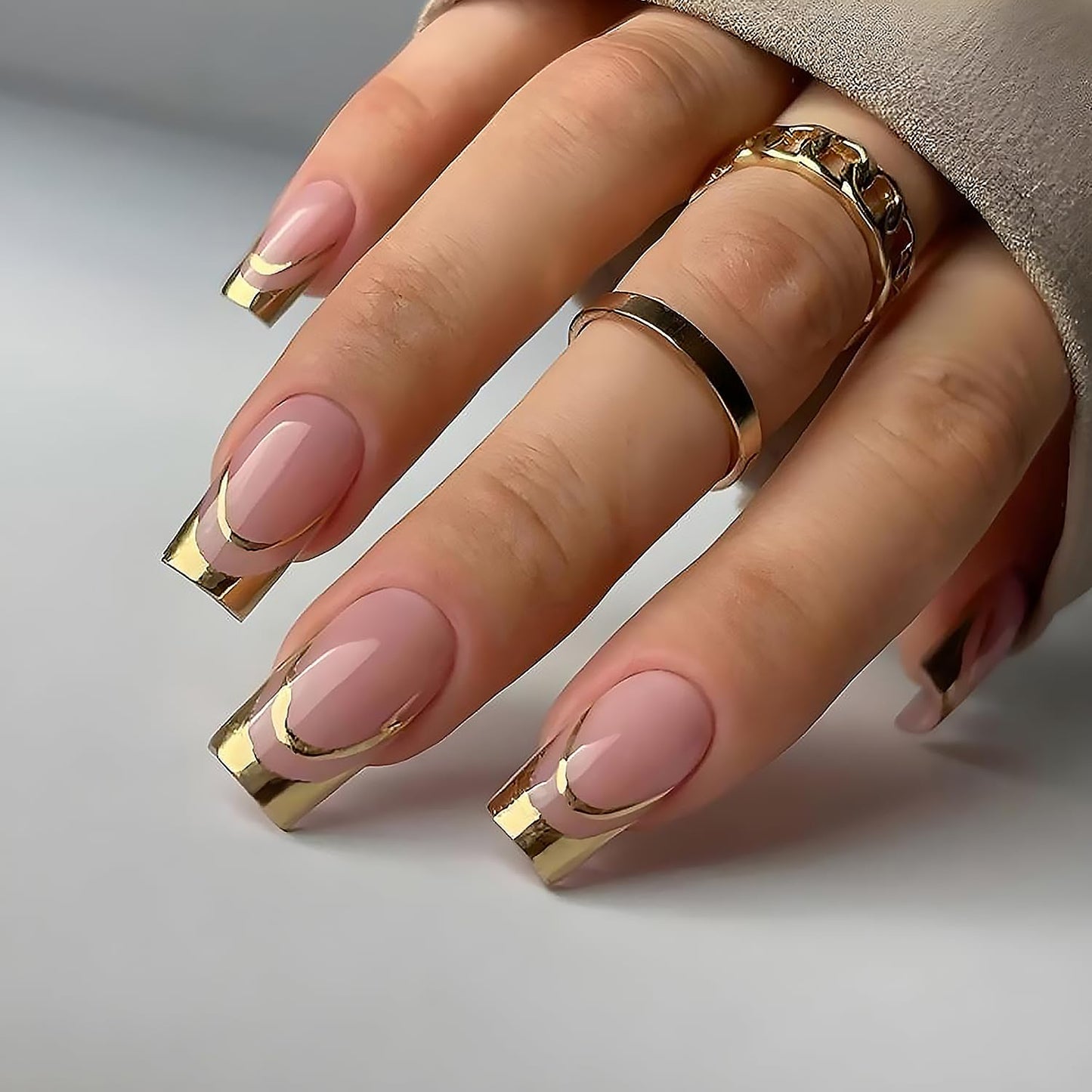24Pcs Gold French Tip Press on Nails Medium Square Fake Nails with Gilding Line Design Nude Pink Full Cover Artificial Glue on Nails Glossy False Nails Reusable Exquisite Stick on Nail for Women DIY