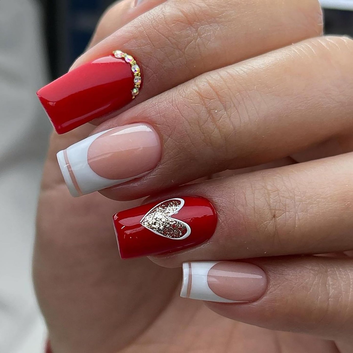 Heart Press on Medium Square Artificial Acrylic Nails Love Heart False Nails Glitter Rhinestones Design White French Fake Full Cover Glossy Reusable Coffin Glue on Nails for Women