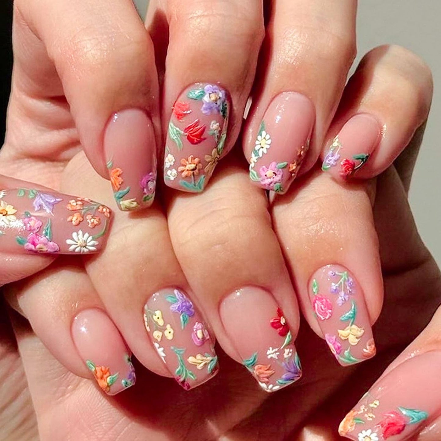 Short Press on Nails Flowers Fake Nails Square Glue on Nails Rose & Daisy Acrylic Nails Spring Artificial False Nails Glossy Stick on Cute Nails for Women 24 Pcs
