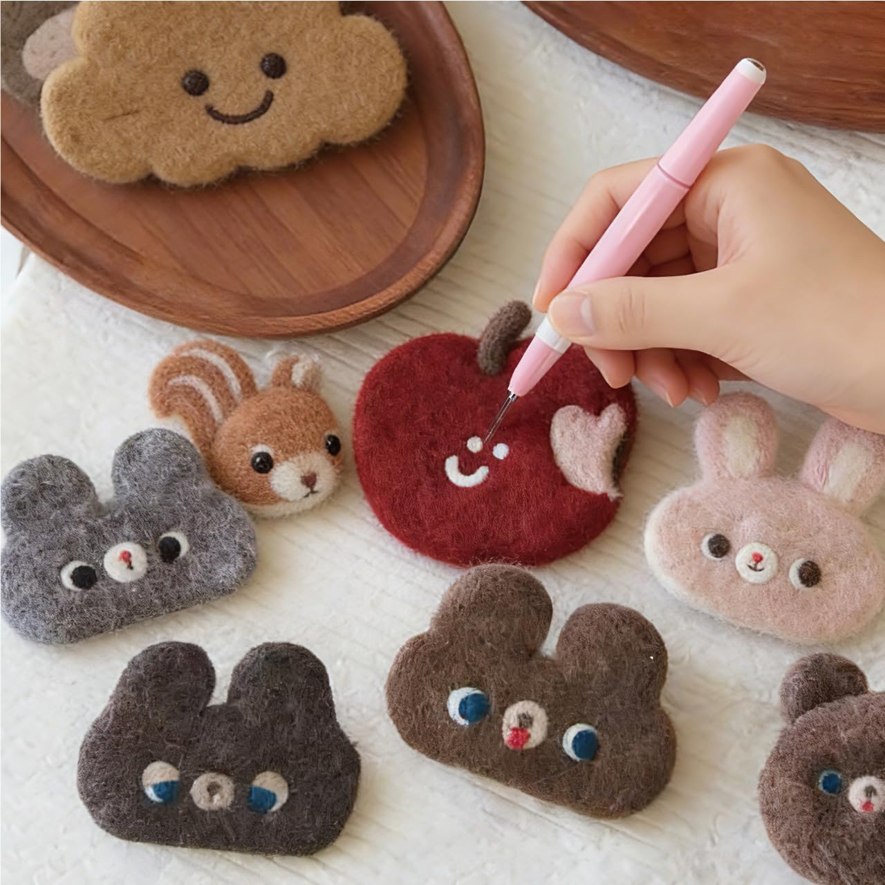 WEICIM Wet Felting Tool/Wooden Wet Felting Tool/Fulling Block, Contains 60 g Needle Felting Wool Roving Bag and Felt Perforator,Great for Working on Seams, Flat Felt