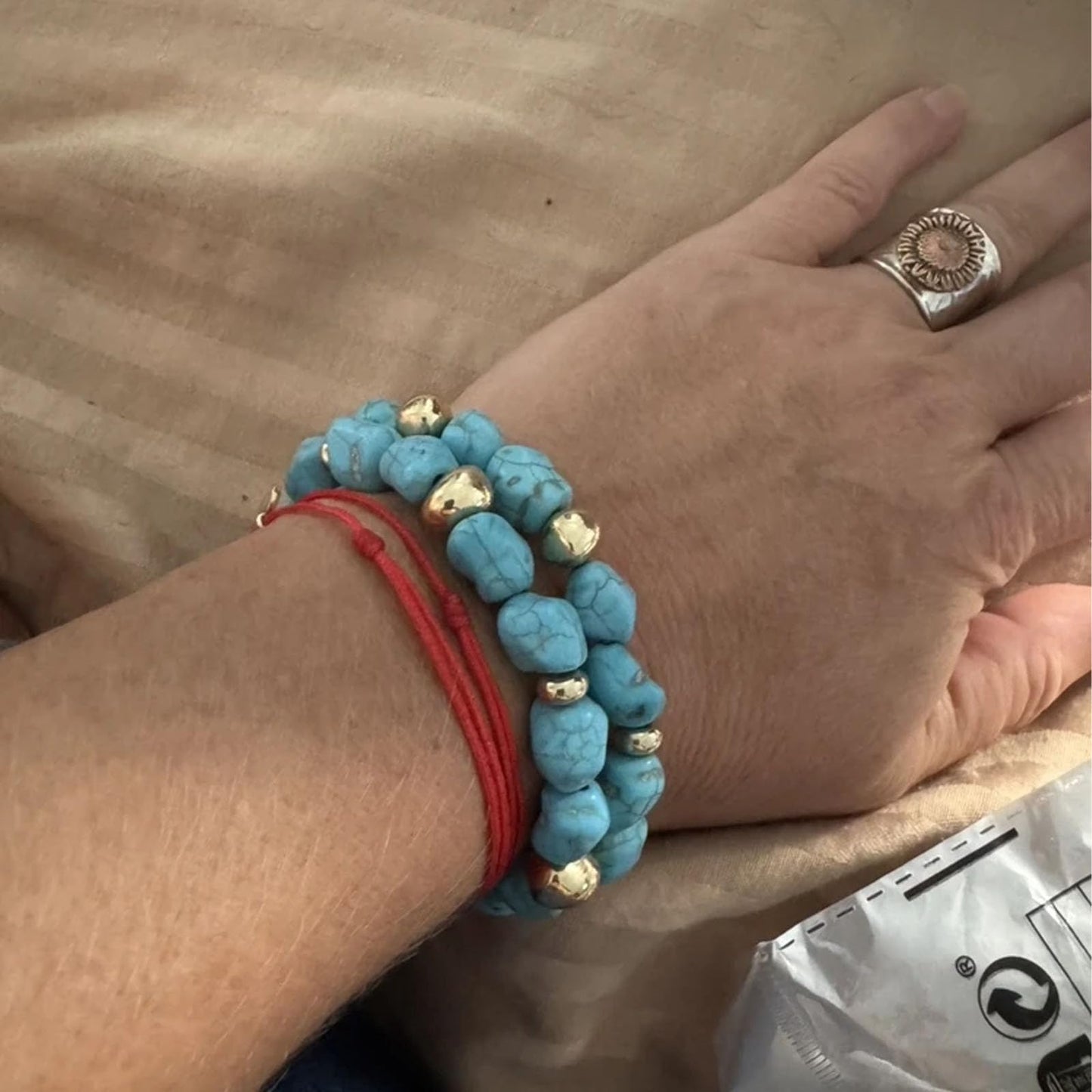 VIEKYBUTTY Blue Irregular Tumbled Turquoise Stone Bracelet, Gold Metal Accent Pulseras para Mujer Boho Jewelry for Women Daily Wear Women Bracelets Healing Energy Accessory