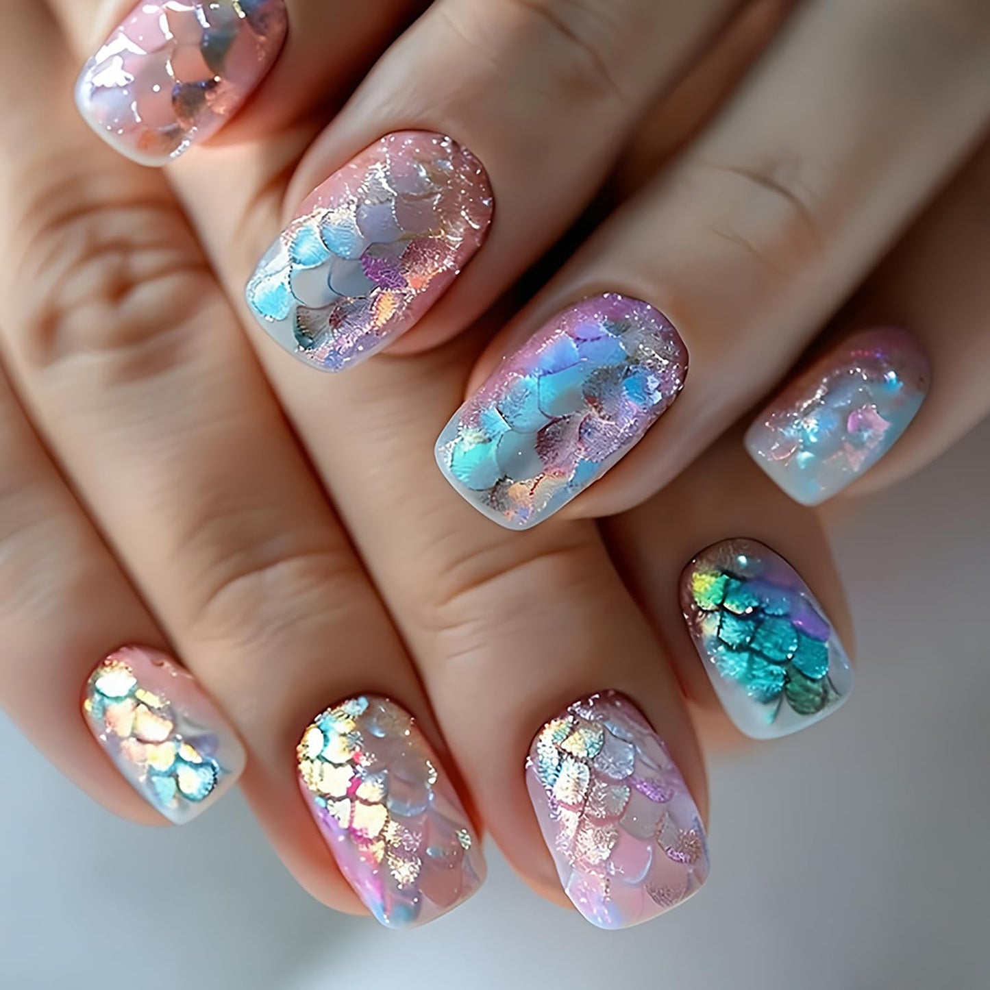 24Pcs Summer Press on Nails Short Square Fake Nails Glitter Mermaid Full Cover False Nails 3D Fish Scale Iridescence Design Beach Glue on Nails Cute Acrylic Nails Glossy Ocean Stick on Nails for Women