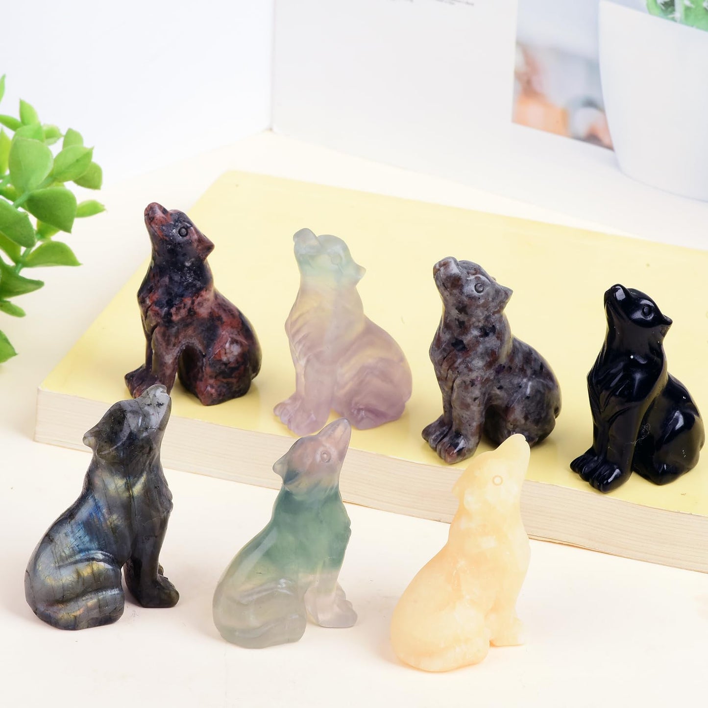 Ytbeoxk 2 Inch Mahogany Obsidian Wolf Crystal Statue Decorations, Wolf Decor Healing Crystal Wolf Figurines Hand Carved Stone Energy Gemstones for Luck Statue in Home and Office Meditation