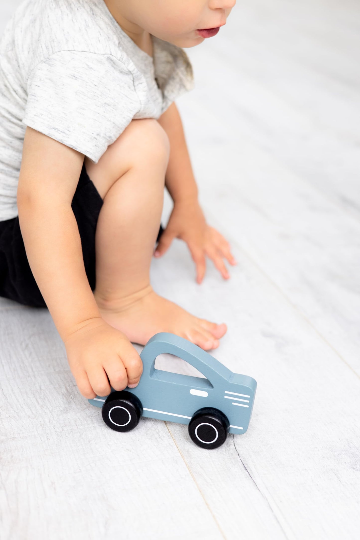 Pearhead Montessori Wooden Car Push Toy, Rolling Developmental Toy for Babies and Toddlers 12+ Months