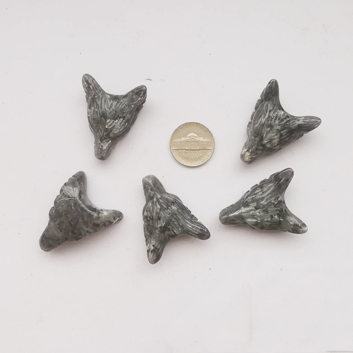 Bacatgem Natural Black Labradorite 1.37 inchs Wolf Head Pocket Crystals and Healing Stone Figurine,Haped DIY-Jewelry Pendant