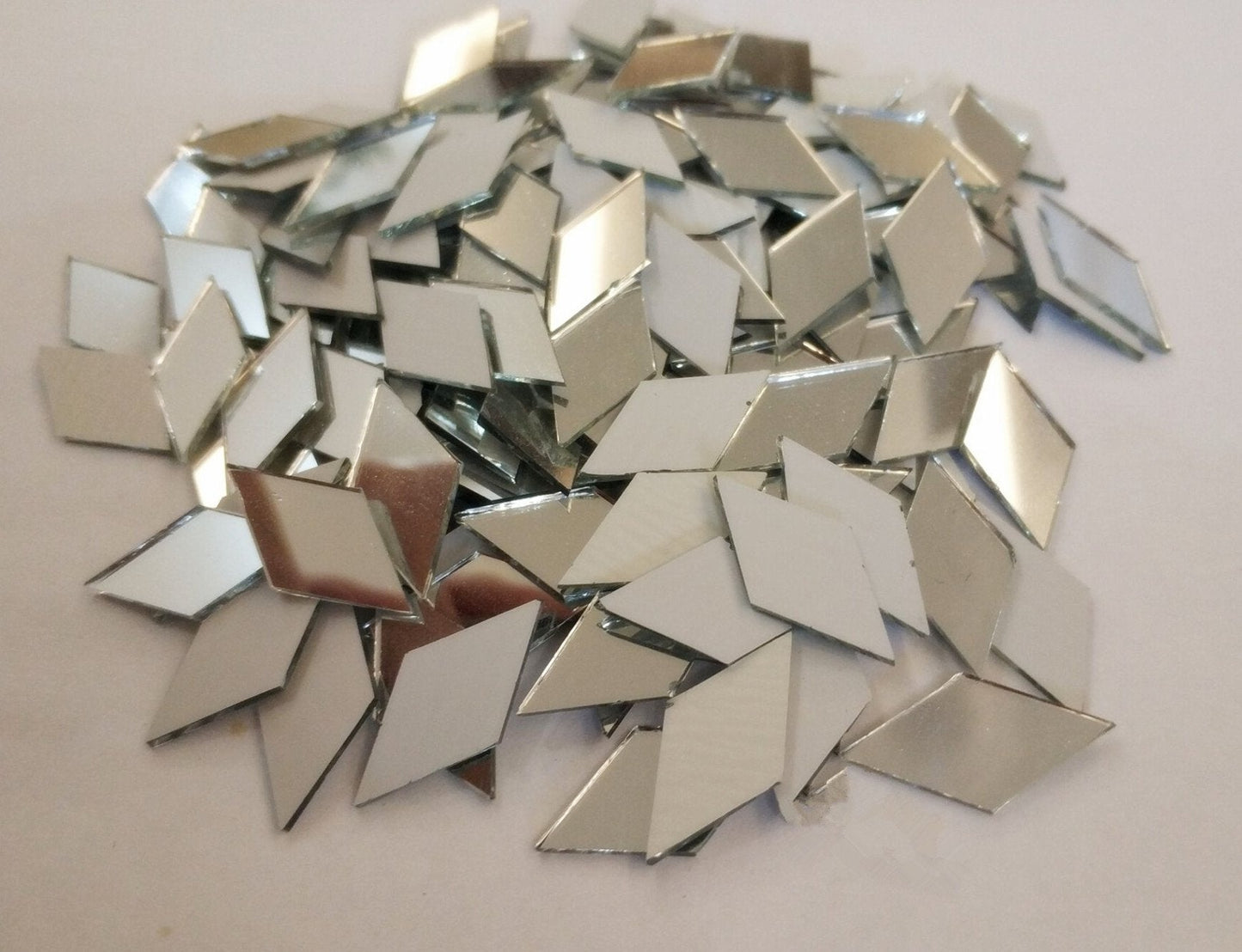 Set of 200pcs RUIXUAN Diamond Shape Mosaic Tiles Mirror Glass Home Decoration Crafts DIY Accessory (1/2x1inch)